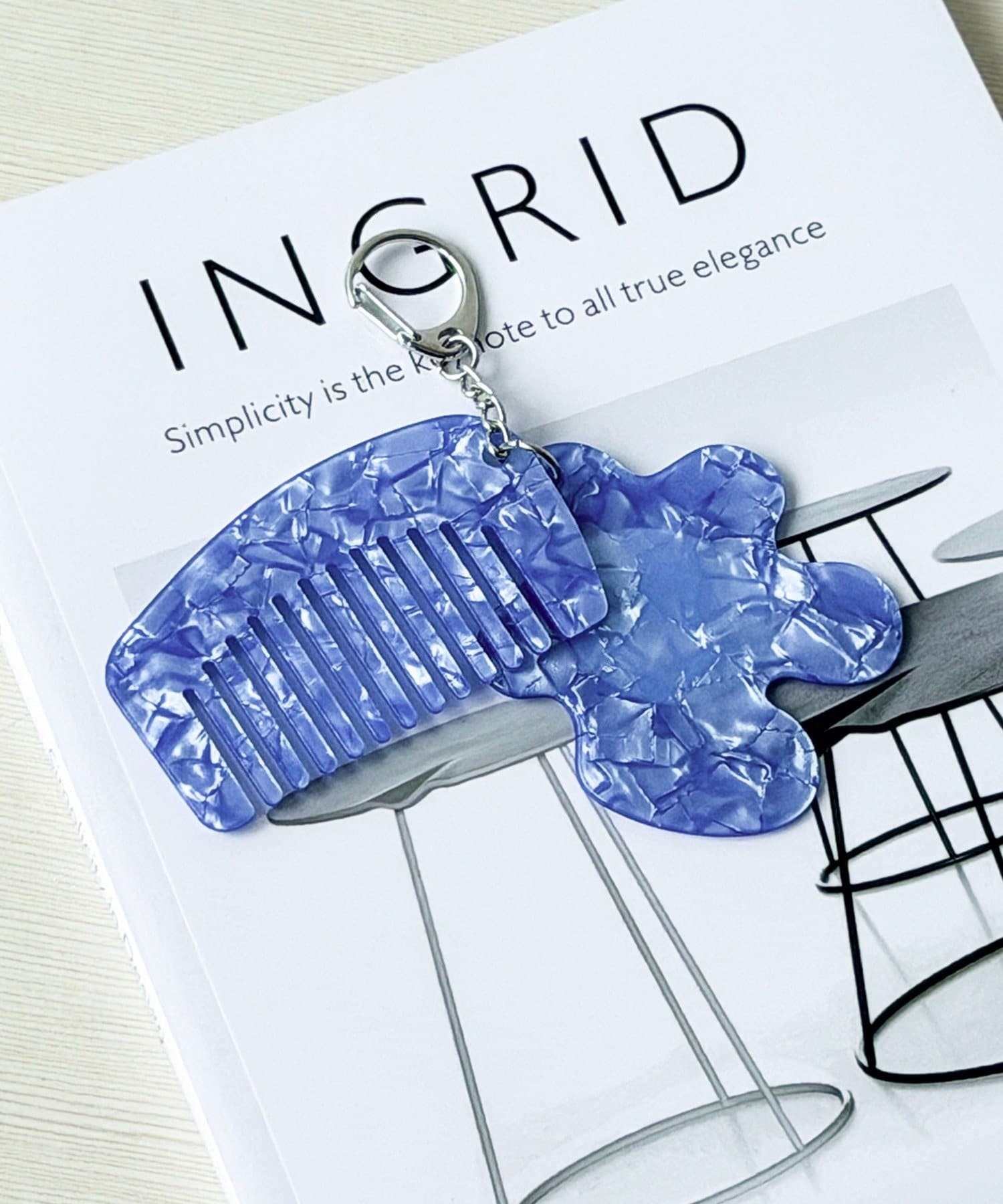 3COINS(スリーコインズ) ニュアンスくし＆ミラーチャーム