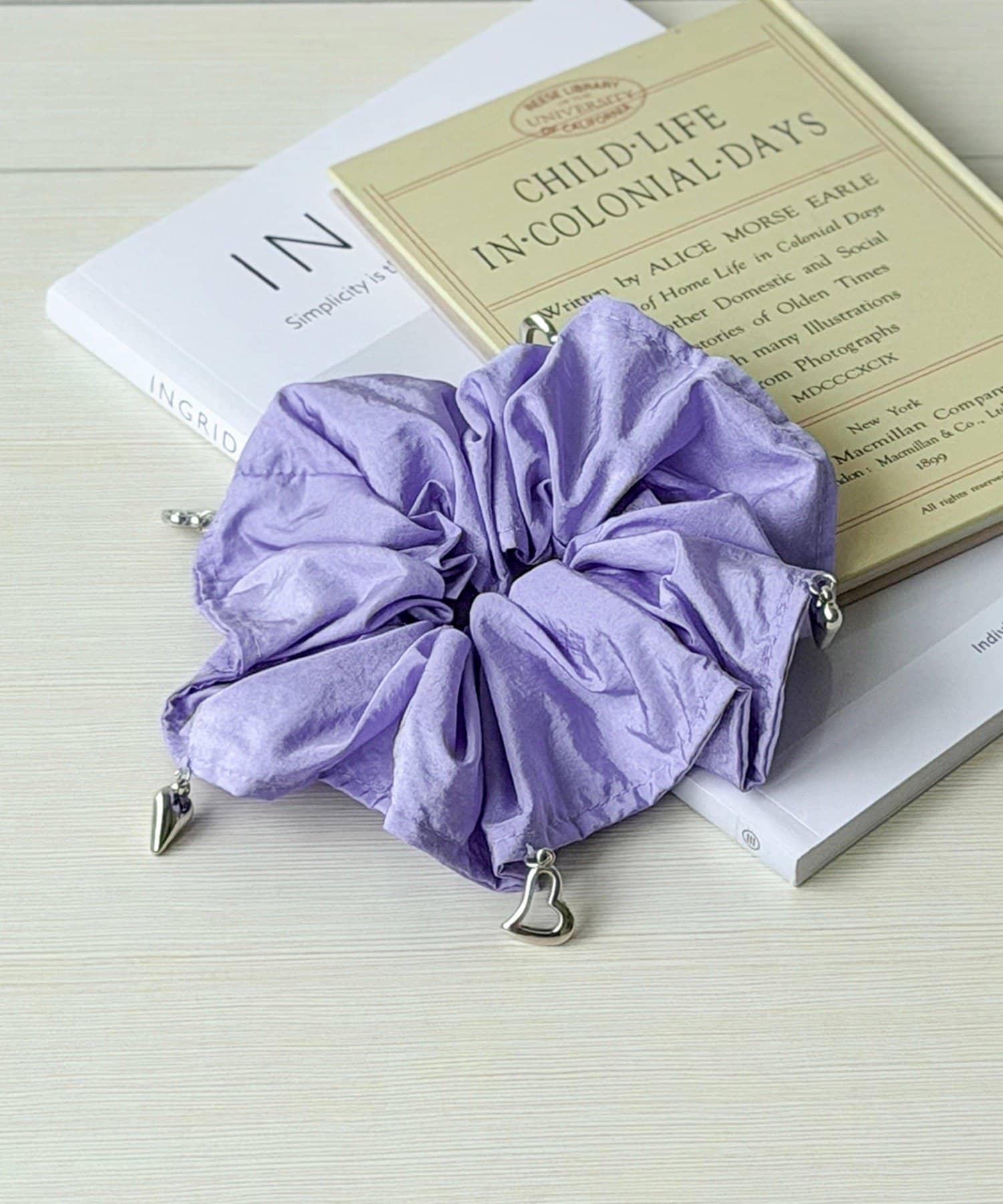 3COINS(スリーコインズ) チャーム付きビッグシュシュ