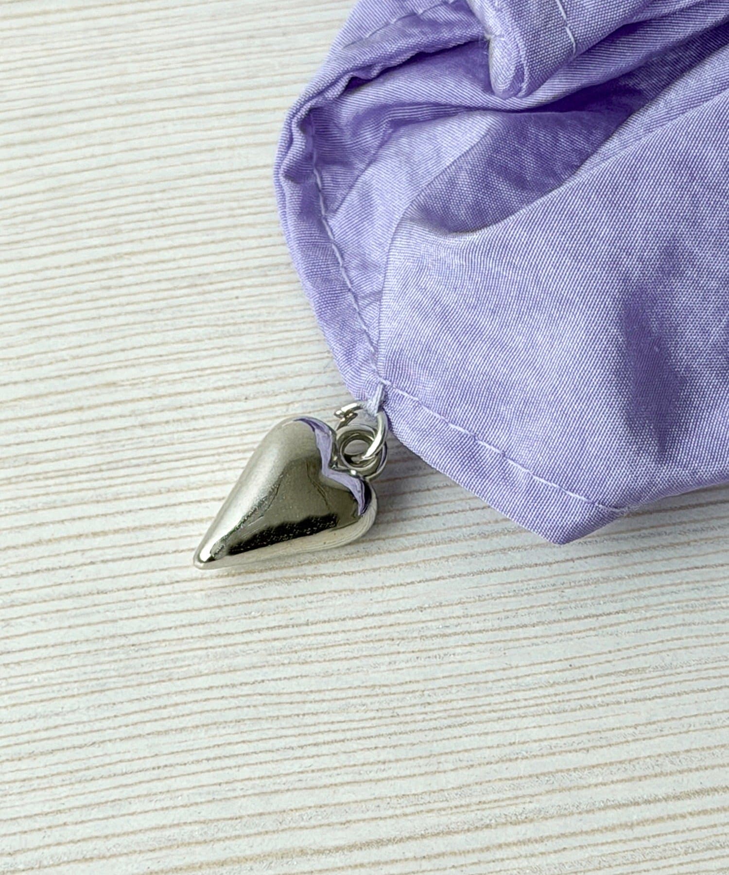 3COINS(スリーコインズ) チャーム付きビッグシュシュ