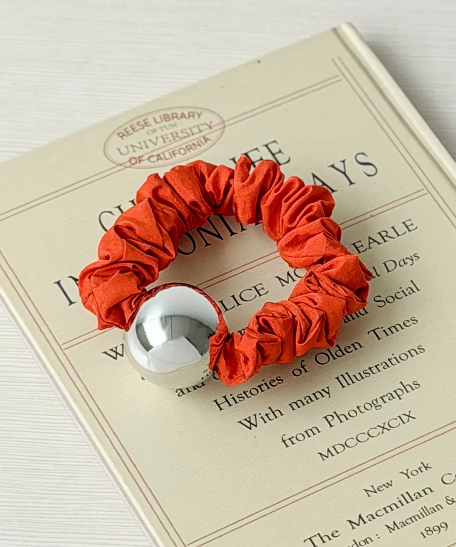 3COINS(スリーコインズ) ボールチャーム付きヘアゴム