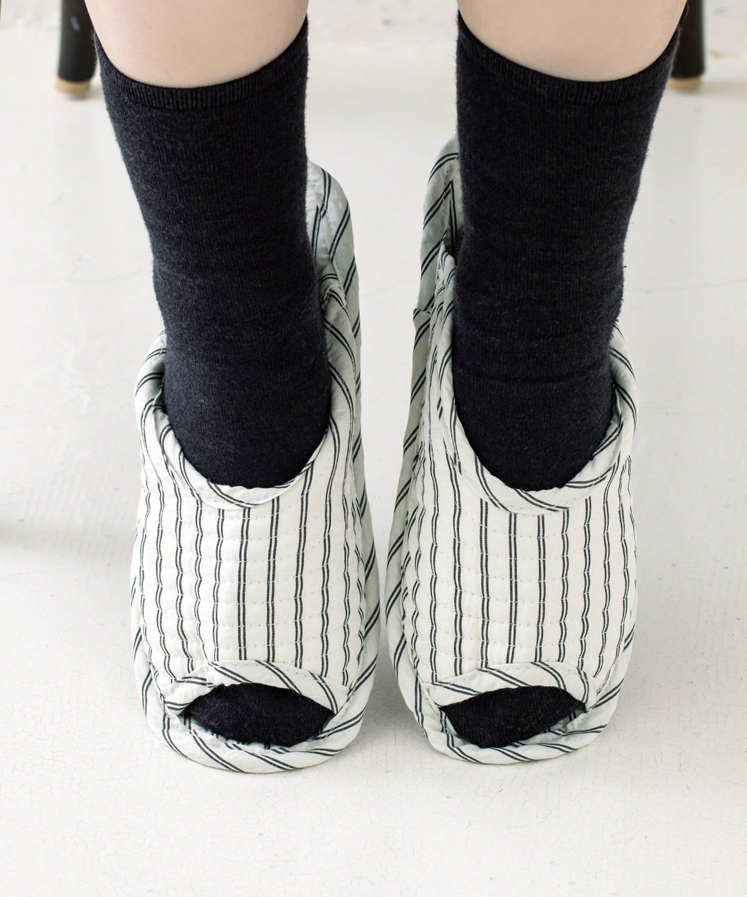 3COINS(スリーコインズ) オテガルスリッパストライプ