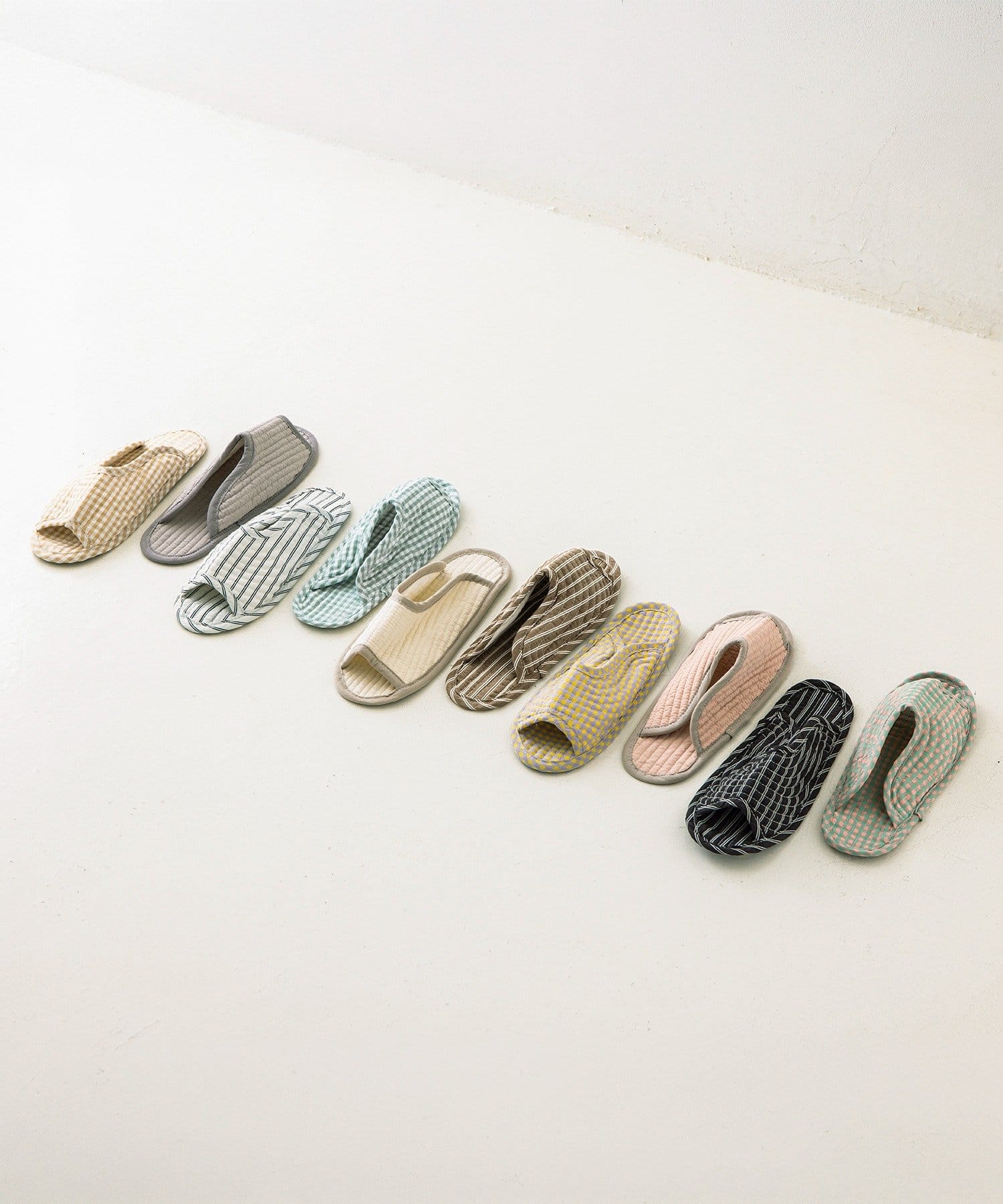 3COINS(スリーコインズ) オテガルスリッパストライプ