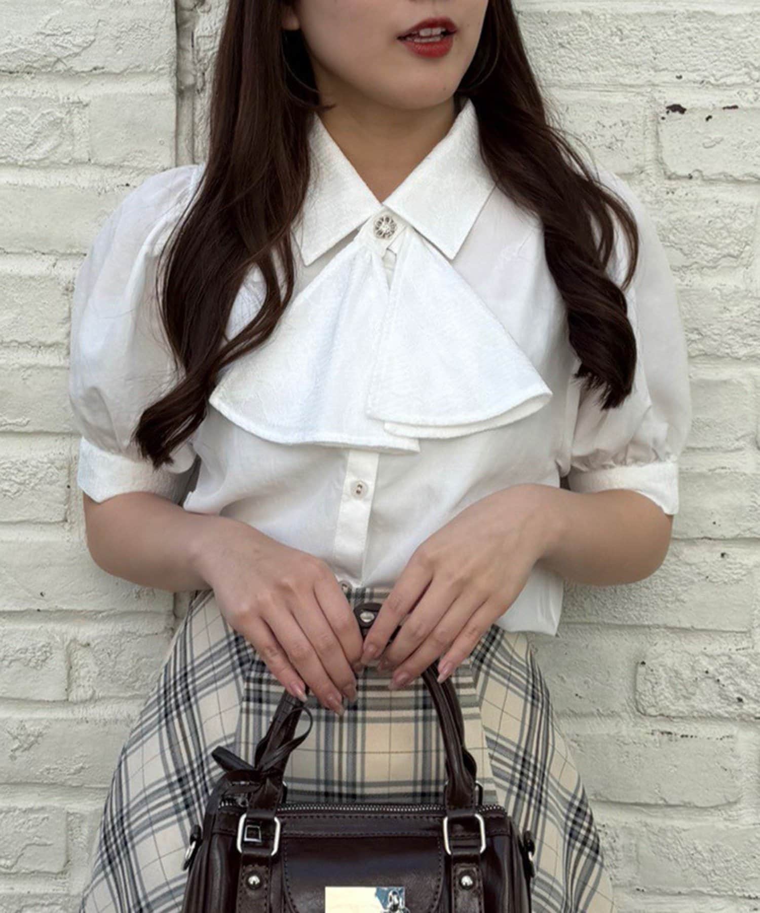 NICE CLAUP / OLIVE des OLIVE OUTLET(ナイスクラップ  / オリーブ デ オリーブ アウトレット) 【ANOTHER BRANCH】【ふんわりシルエット】レースボウタイ付ブラウス