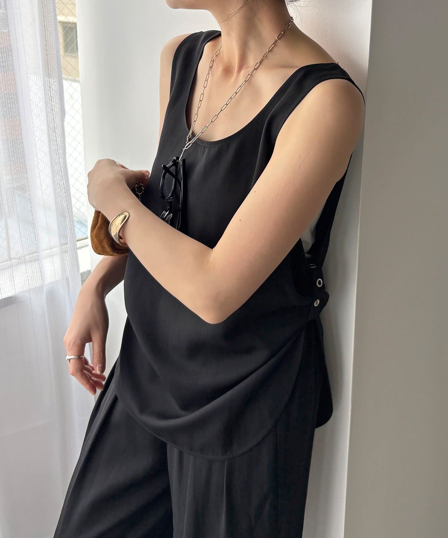 DOUDOU(ドゥドゥ) 【セットアップ可能】リネン混サイドデザインタンクブラウス