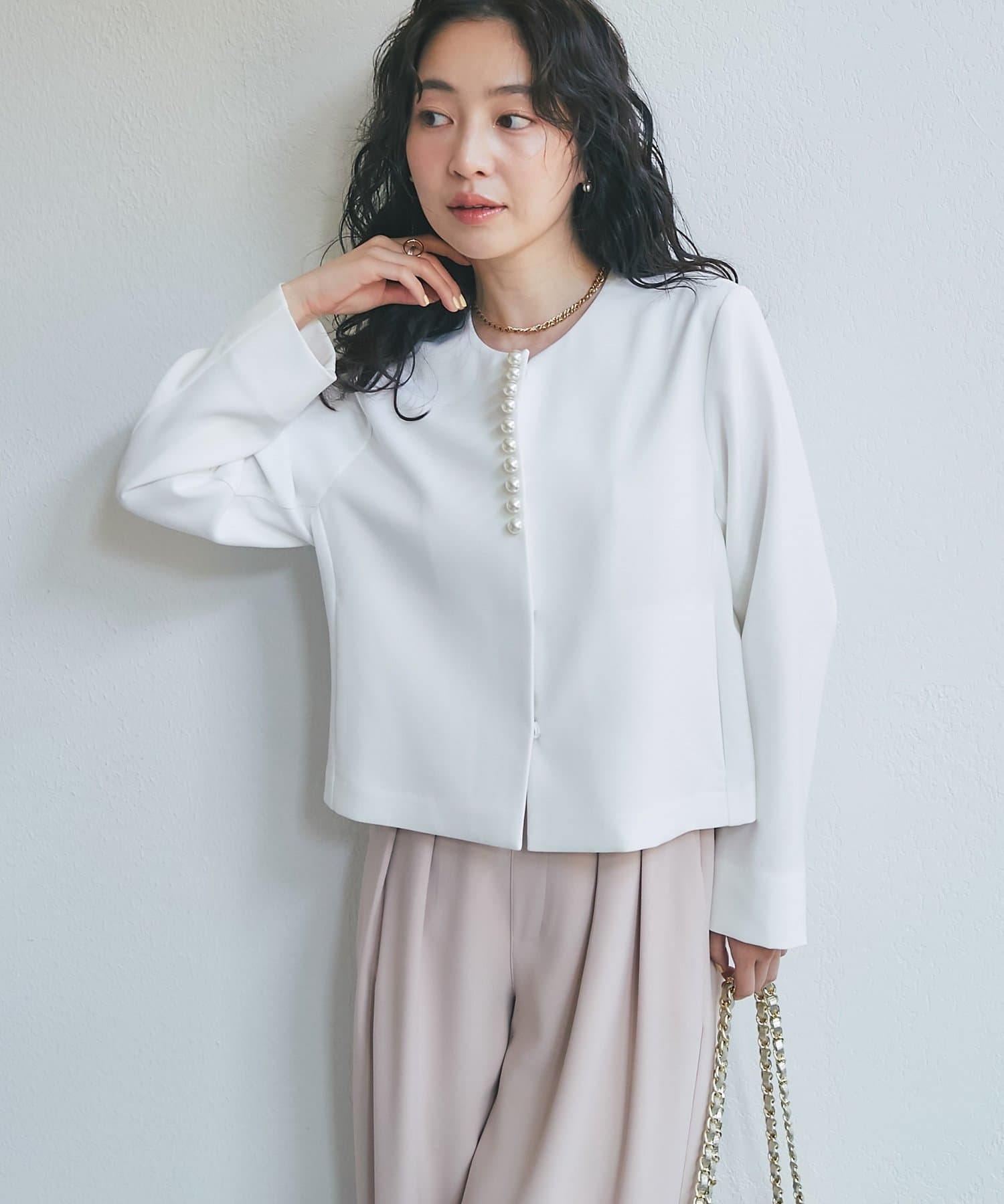 La boutique BonBon】ダブルクロスフロントパールジャケット | OUTLET