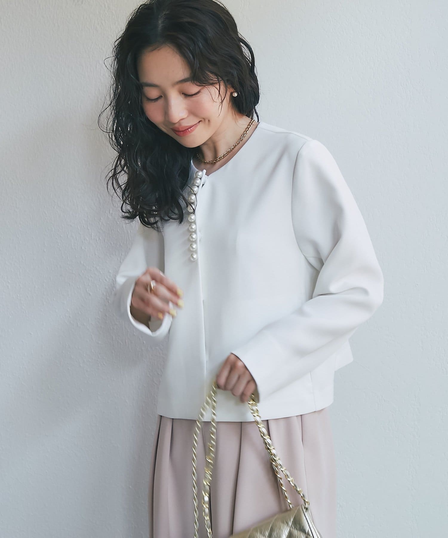 La boutique BonBon】ダブルクロスフロントパールジャケット | OUTLET