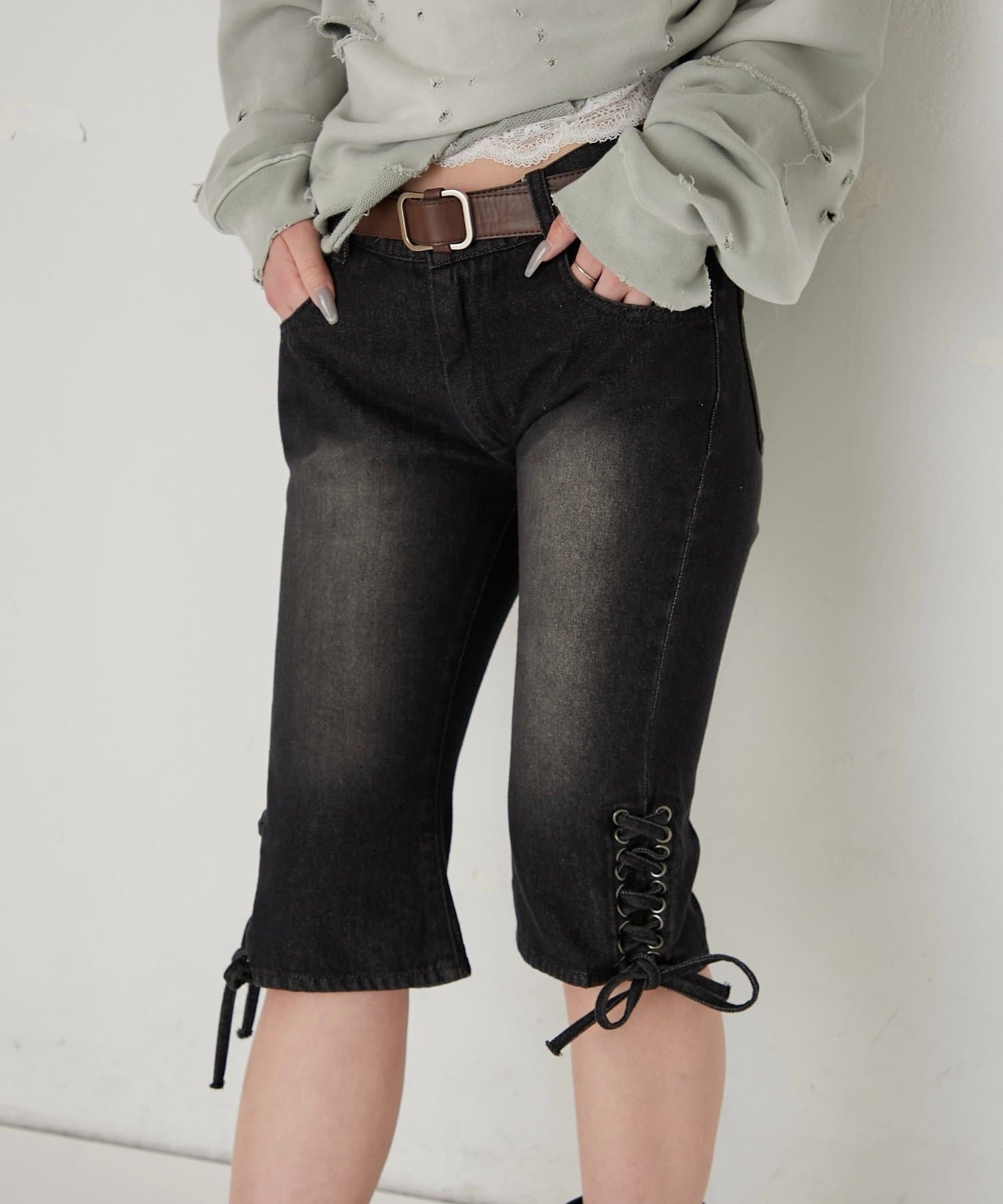 OUTLET(アウトレット) 【WHO'S WHO gallery】レースアップデニムカプリパンツ