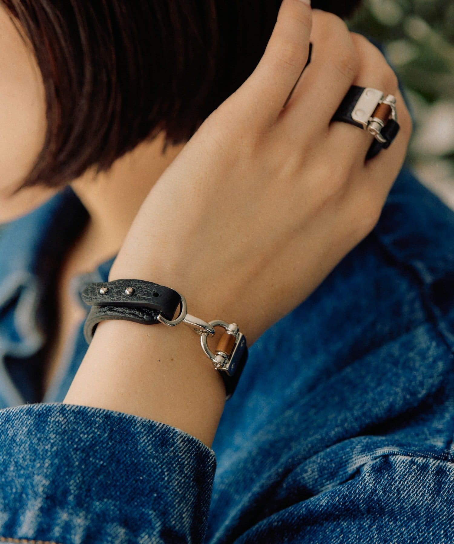 OUTLET(アウトレット) 【ear PAPILLONNER】《牛革》バックルレザーブレスレット