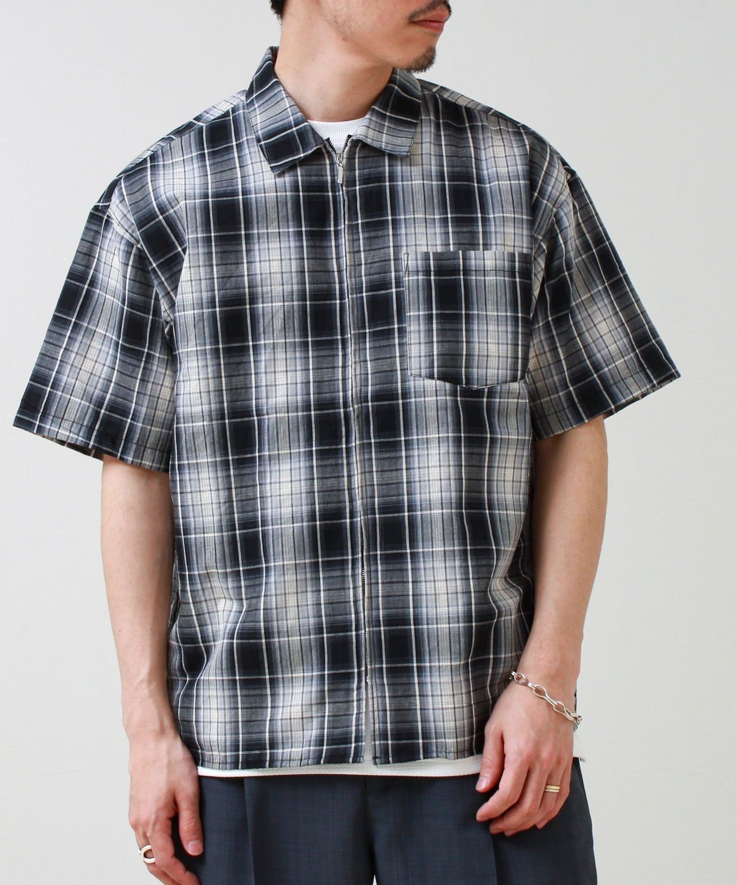 FREDY & GLOSTER(フレディ アンド グロスター) 【軽羽織りにおすすめ】シアーチェック 半袖ZIPシャツ