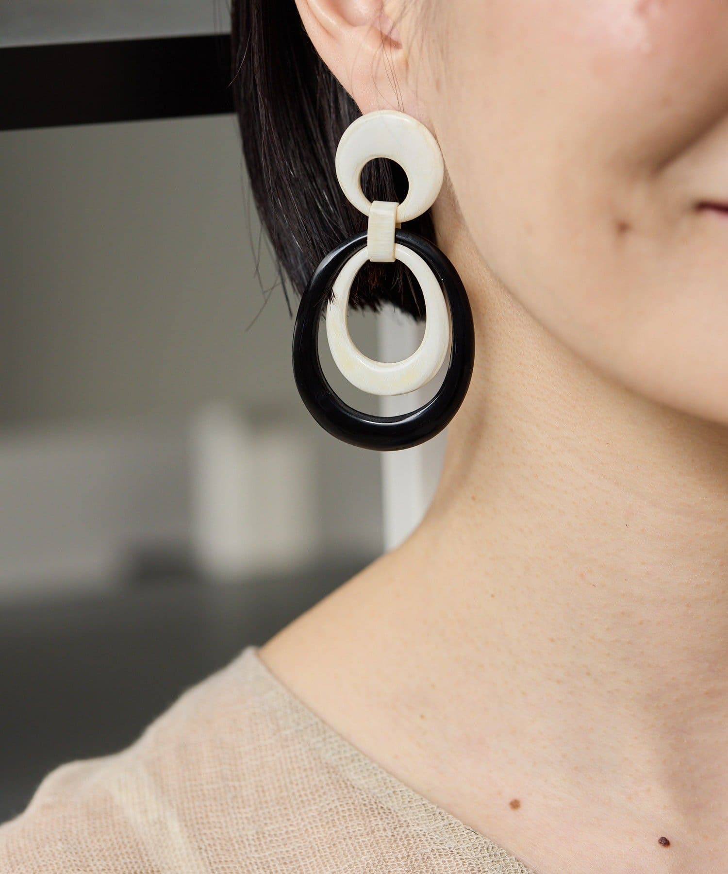 ear PAPILLONNER(イア パピヨネ) 水牛角Wリングピアス