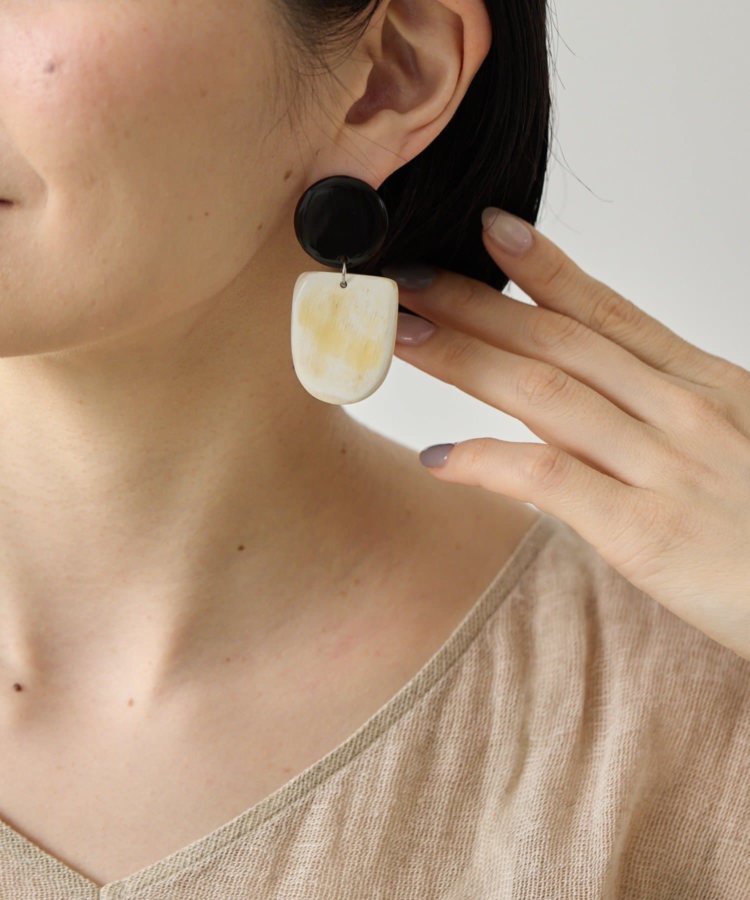 ear PAPILLONNER(イア パピヨネ) 水牛角モノトーンピアス