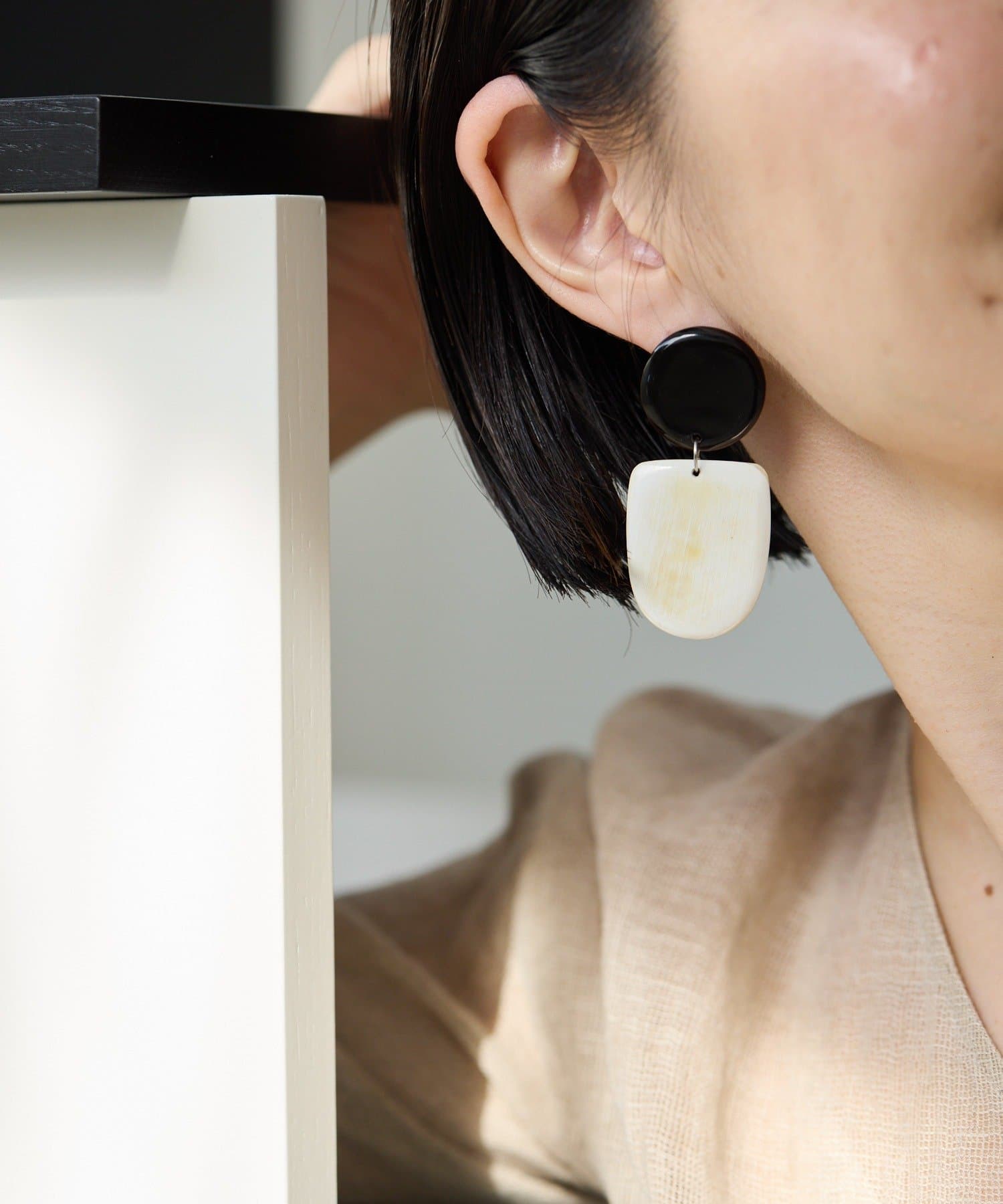 ear PAPILLONNER(イア パピヨネ) 水牛角モノトーンピアス