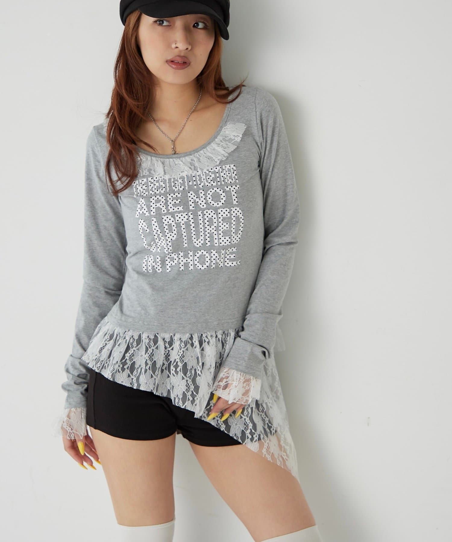 WHO’S WHO gallery(フーズフーギャラリー) 【WEB限定】レースリメイクメッセージトップス