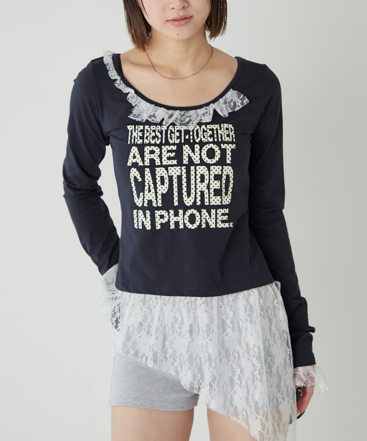 WHO’S WHO gallery(フーズフーギャラリー) 【WEB限定】レースリメイクメッセージトップス