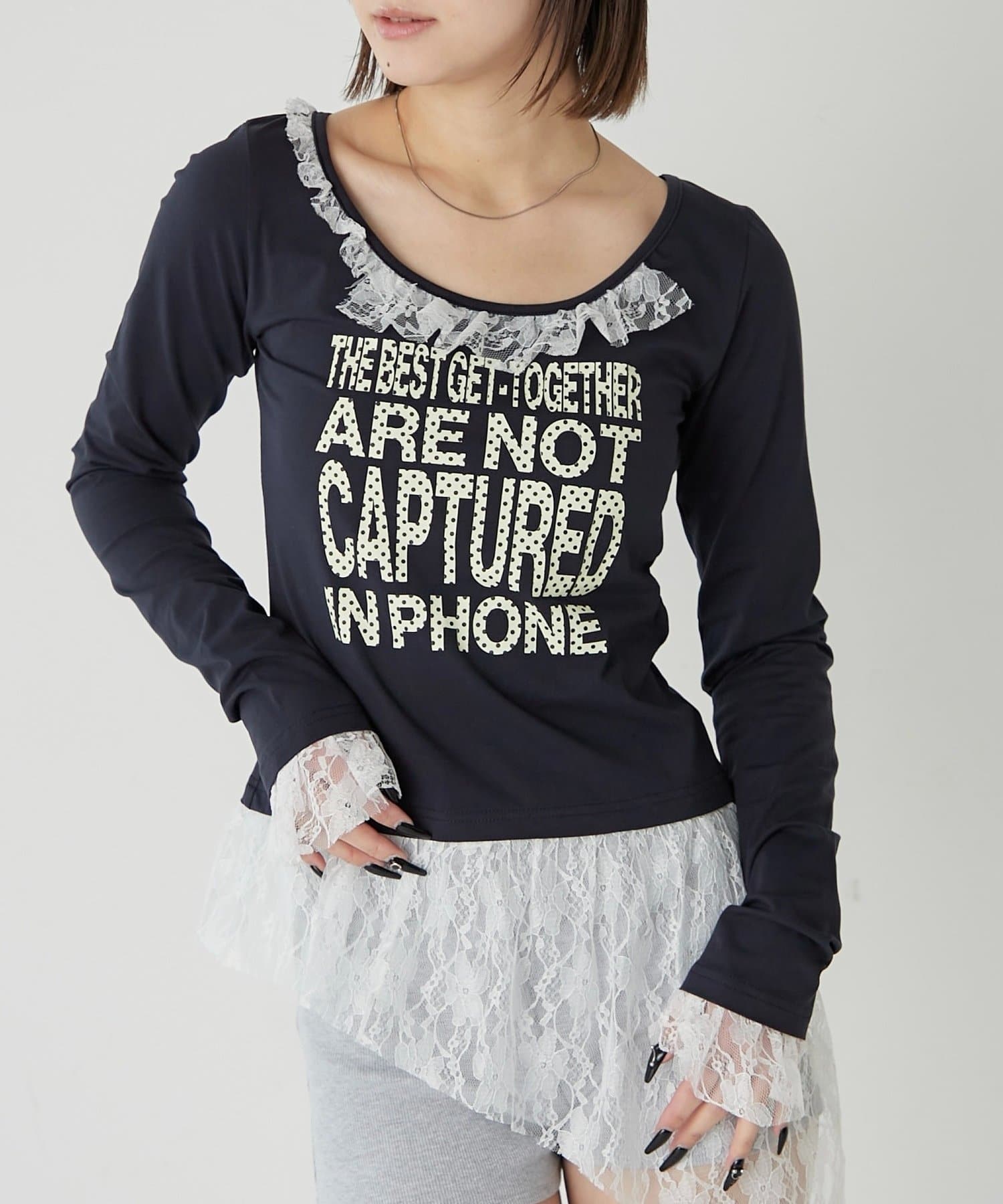 WHO’S WHO gallery(フーズフーギャラリー) 【WEB限定】レースリメイクメッセージトップス