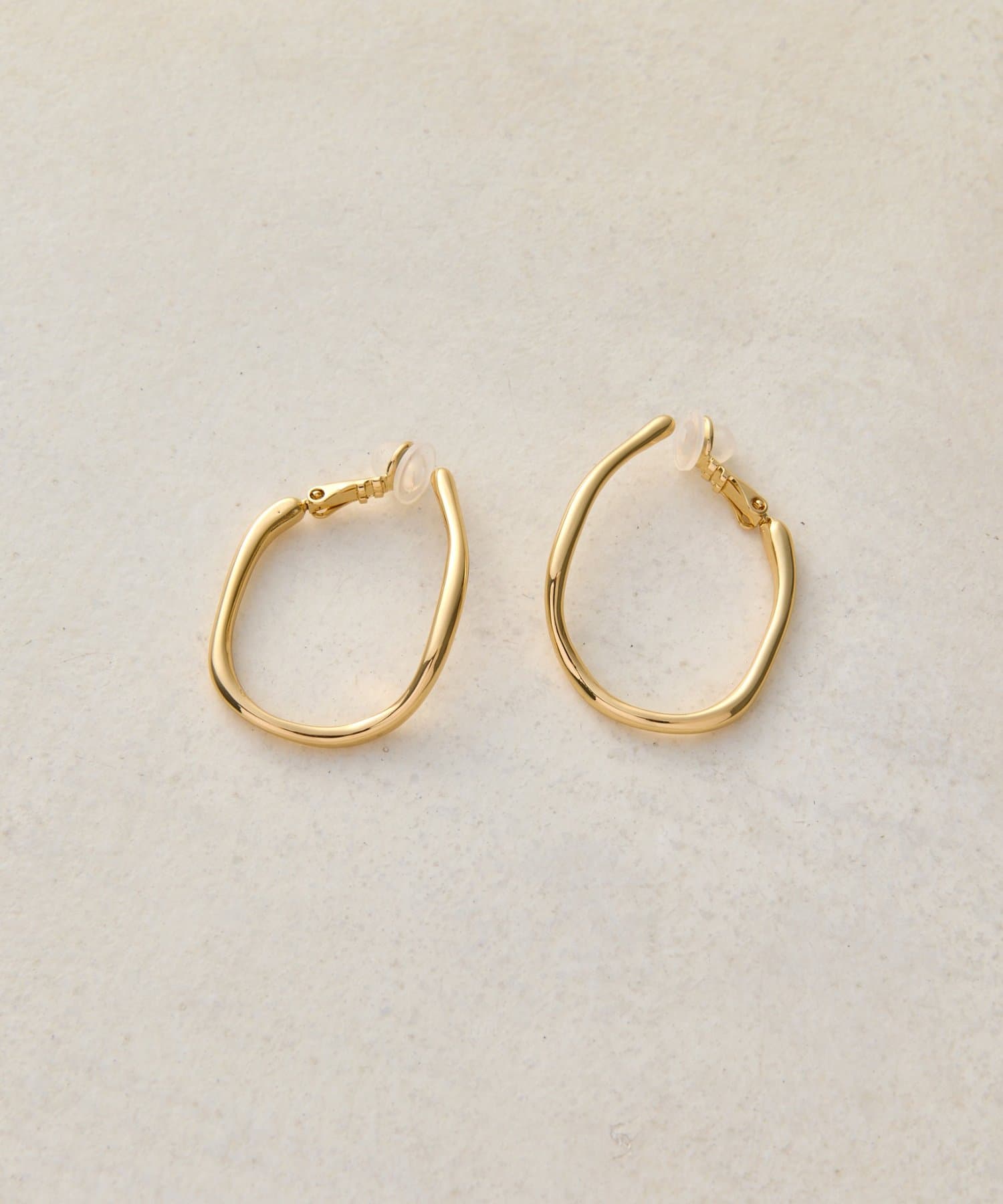 DISCOAT(ディスコート) 【GOLDY】ウェービーフープイヤリング