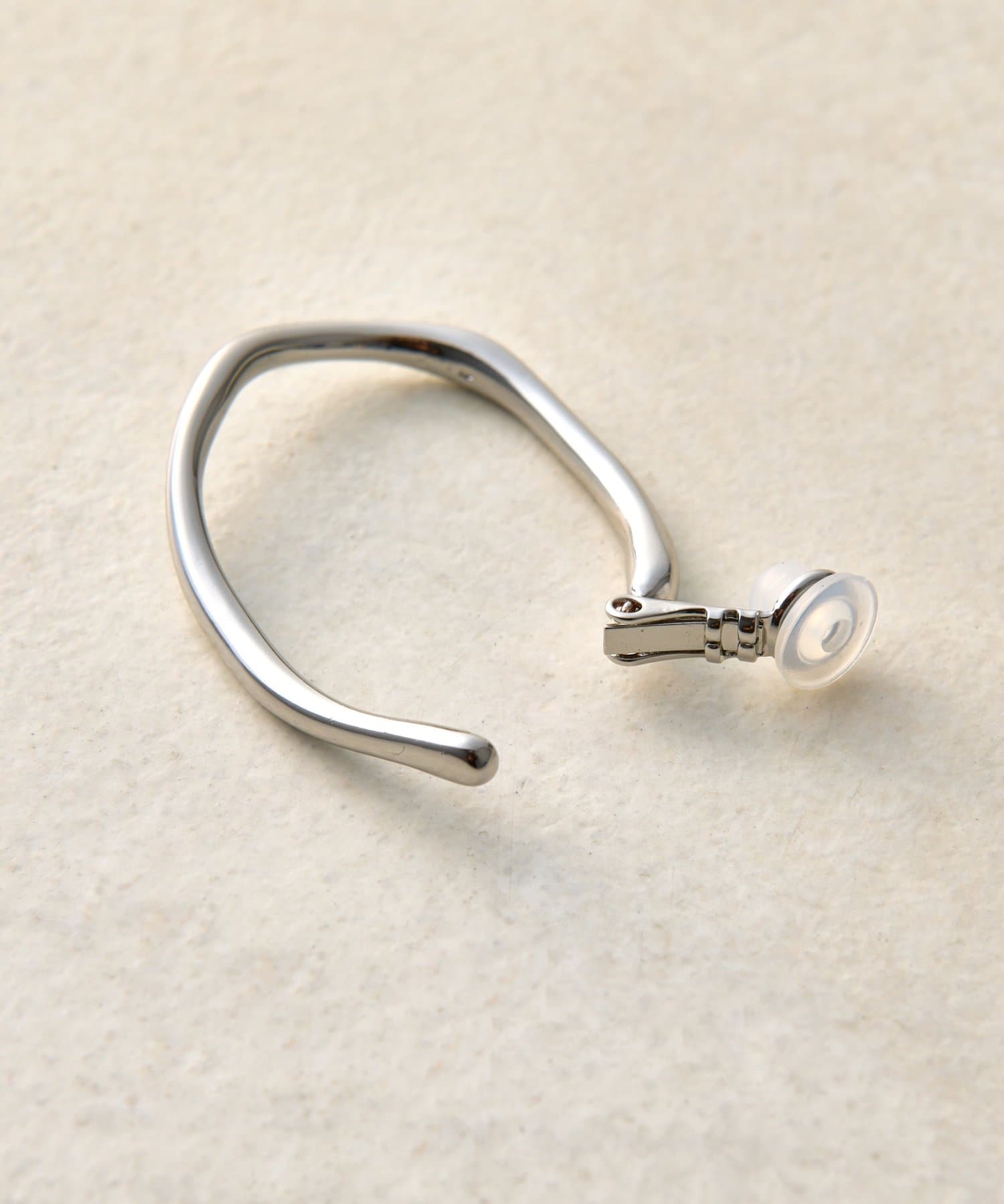 DISCOAT(ディスコート) 【GOLDY】ウェービーフープイヤリング