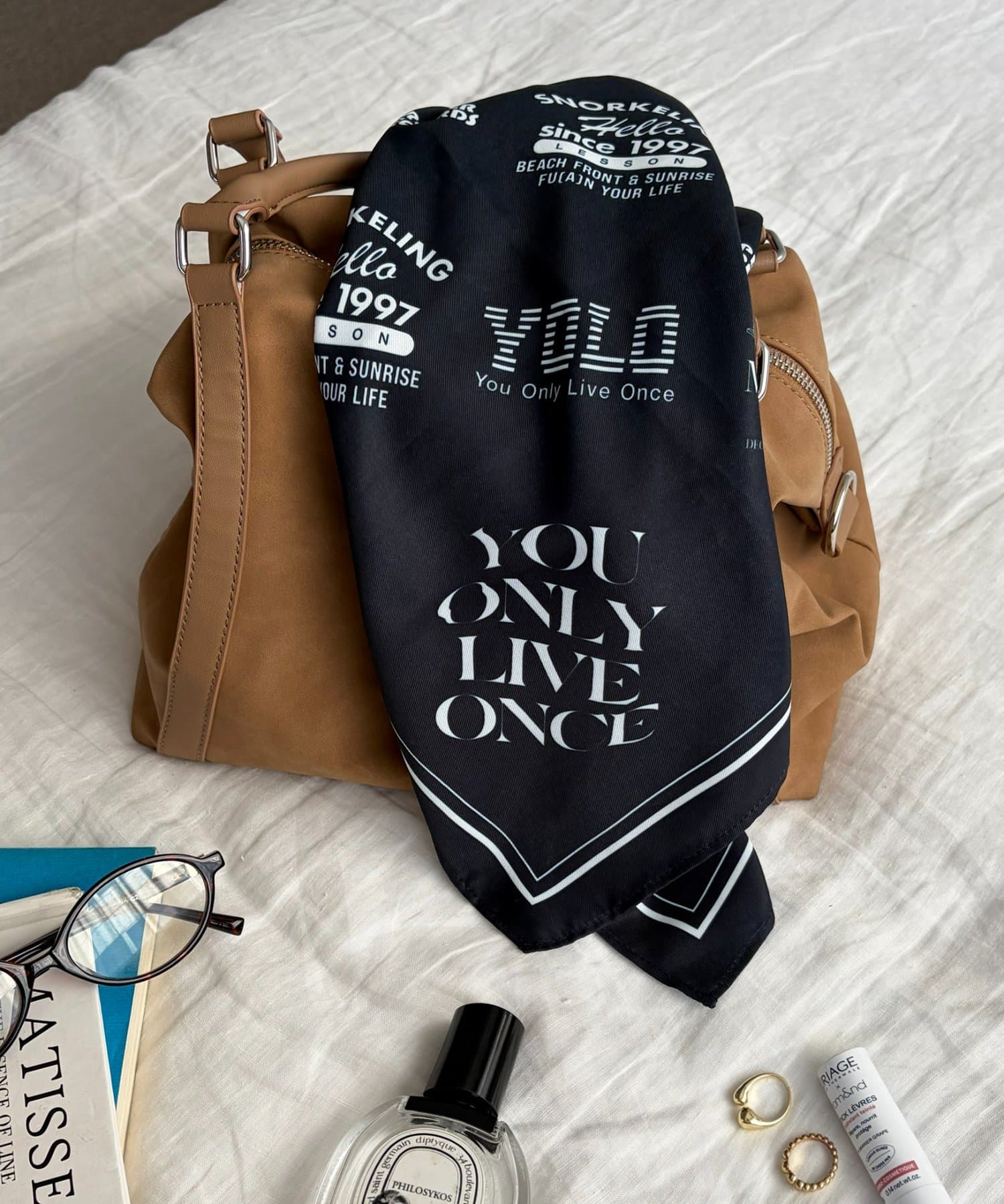 DISCOAT(ディスコート) 4/11(土)12：00～【推し活対応】総柄ロゴスカーフ