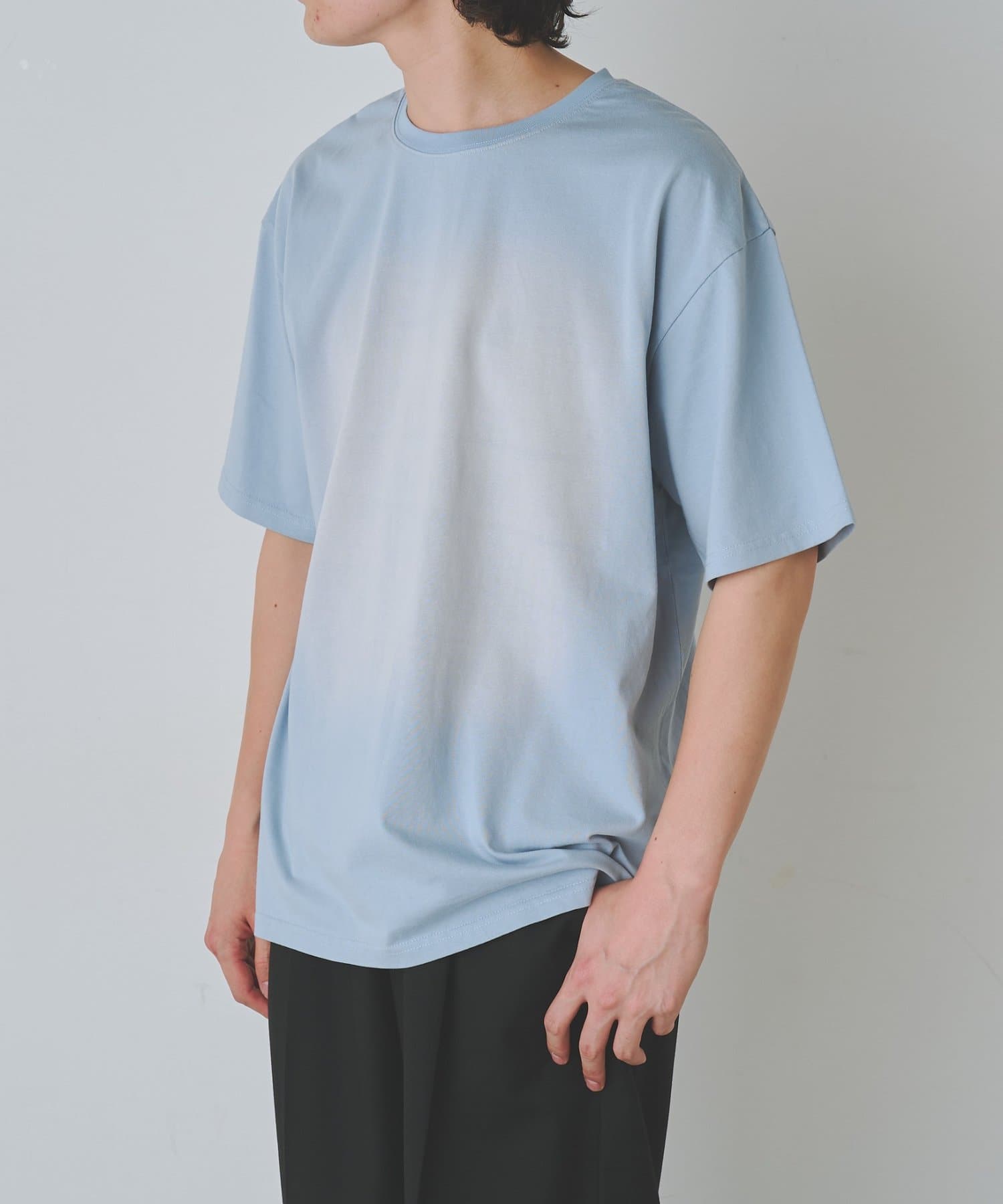 COLONY 2139(コロニー トゥーワンスリーナイン) フロントスプレーTシャツ