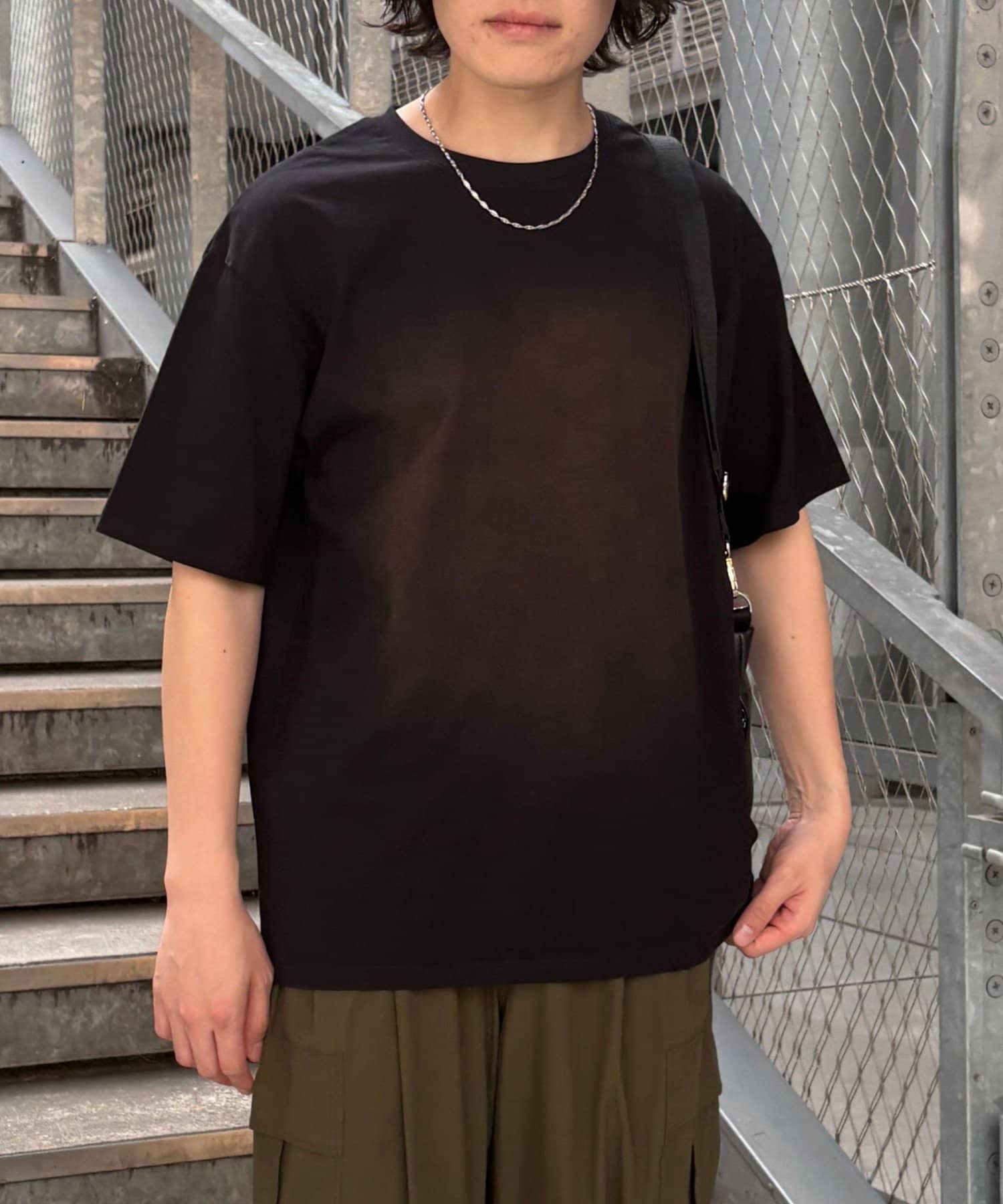 COLONY 2139(コロニー トゥーワンスリーナイン) フロントスプレーTシャツ