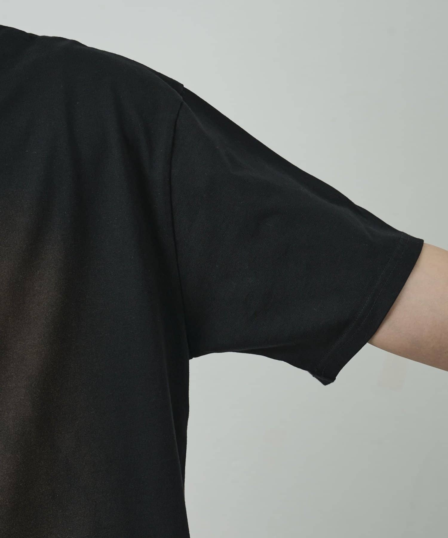 COLONY 2139(コロニー トゥーワンスリーナイン) フロントスプレーTシャツ