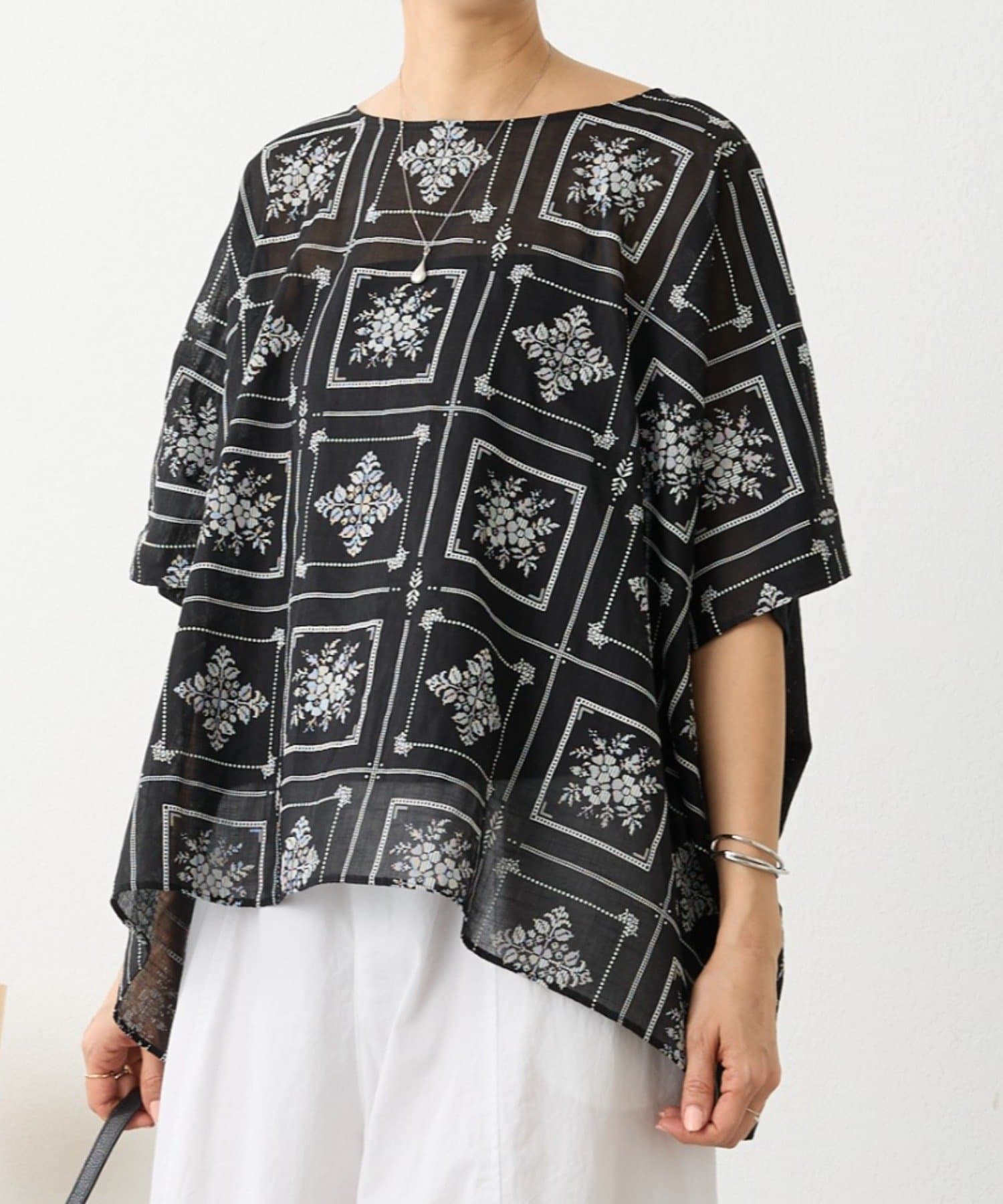 BEARDSLEY(ビアズリー) 《4/2(木)18：00予約開始》刺繍風プリントプルオーバー