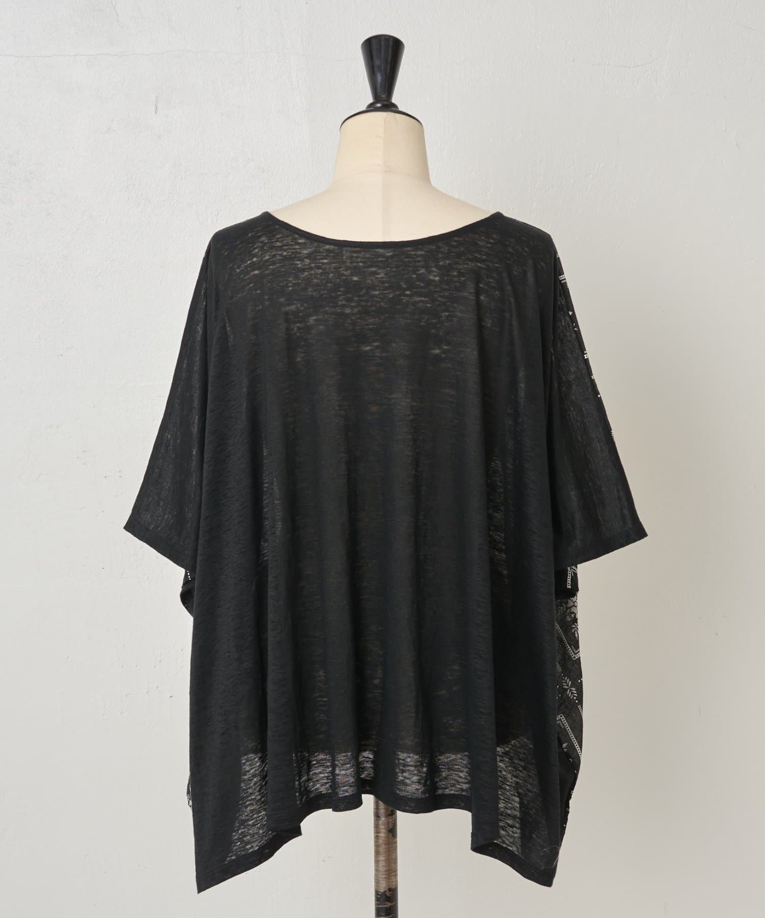 BEARDSLEY(ビアズリー) 《4/2(木)18：00予約開始》刺繍風プリントプルオーバー