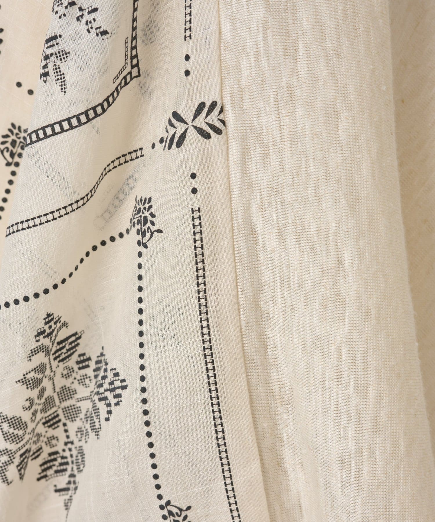 BEARDSLEY(ビアズリー) 刺繍風プリントプルオーバー