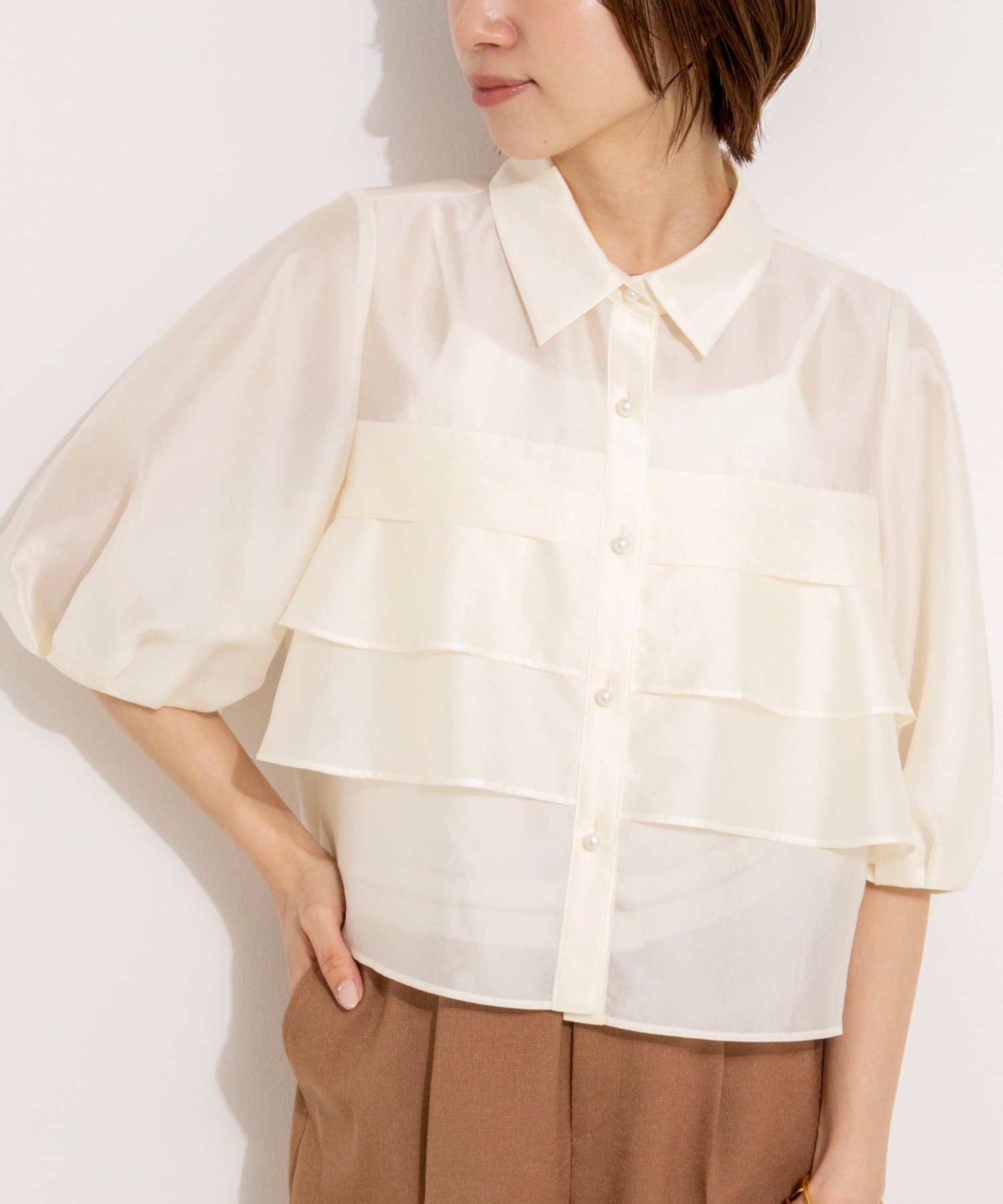 NOLLEY'S(ノーリーズ) シアーシルキーパール釦フリルブラウス