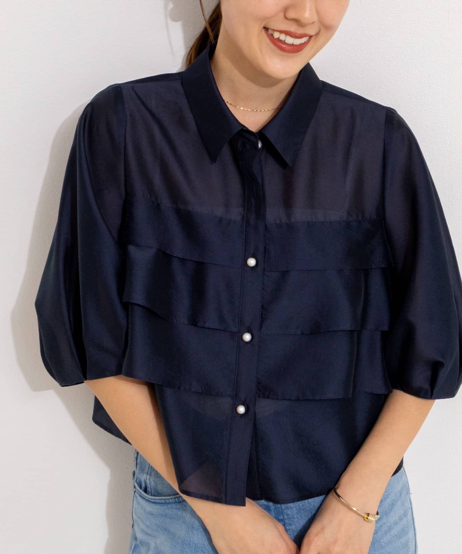 NOLLEY'S(ノーリーズ) シアーシルキーパール釦フリルブラウス