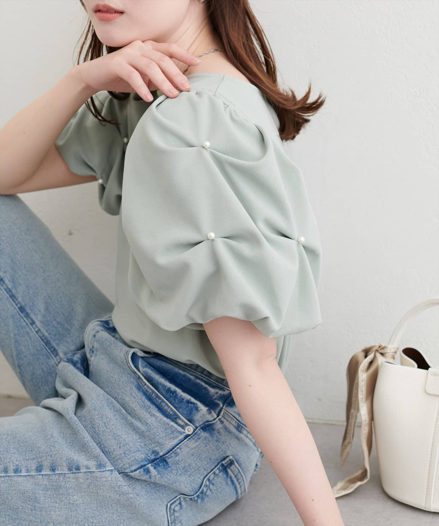 natural couture(ナチュラルクチュール) タックパールパフショルダーブラウス