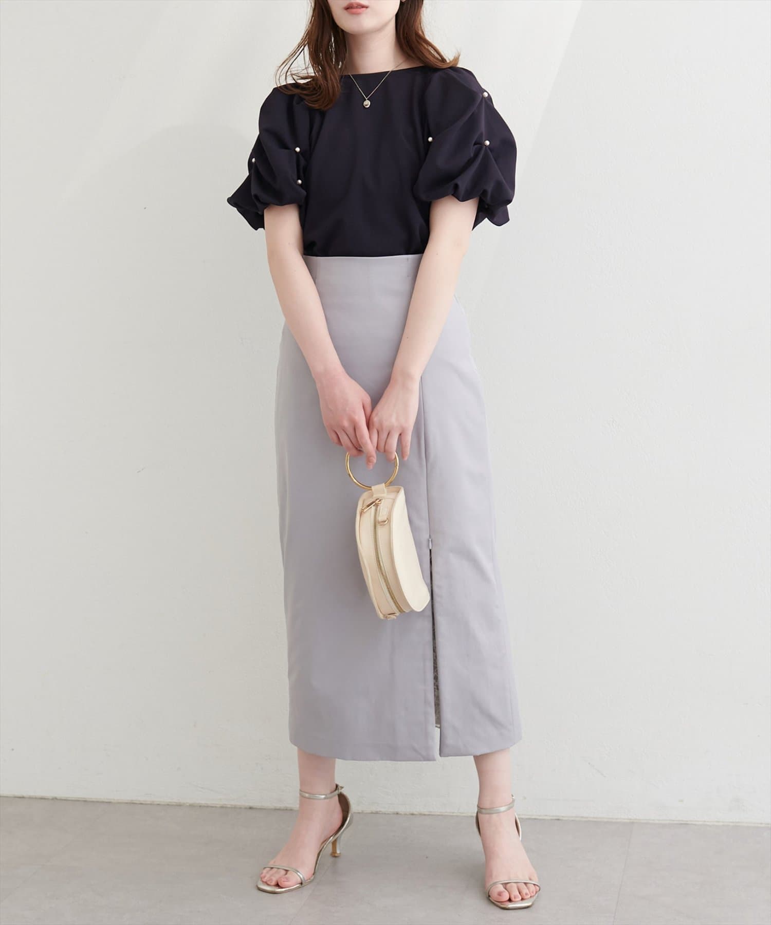 natural couture(ナチュラルクチュール) タックパールパフショルダーブラウス