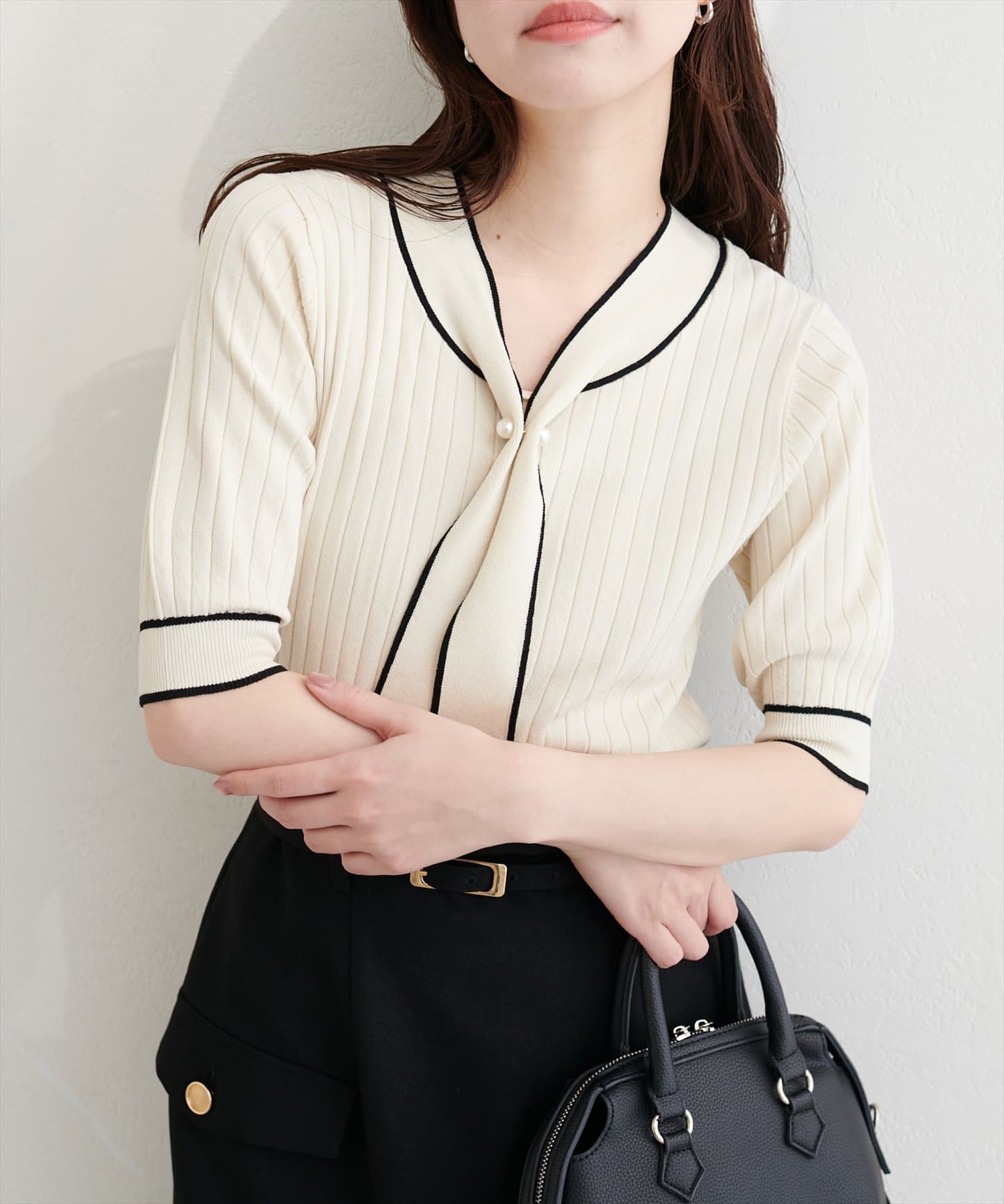 natural couture(ナチュラルクチュール) パール付きボータイバイカラーニット