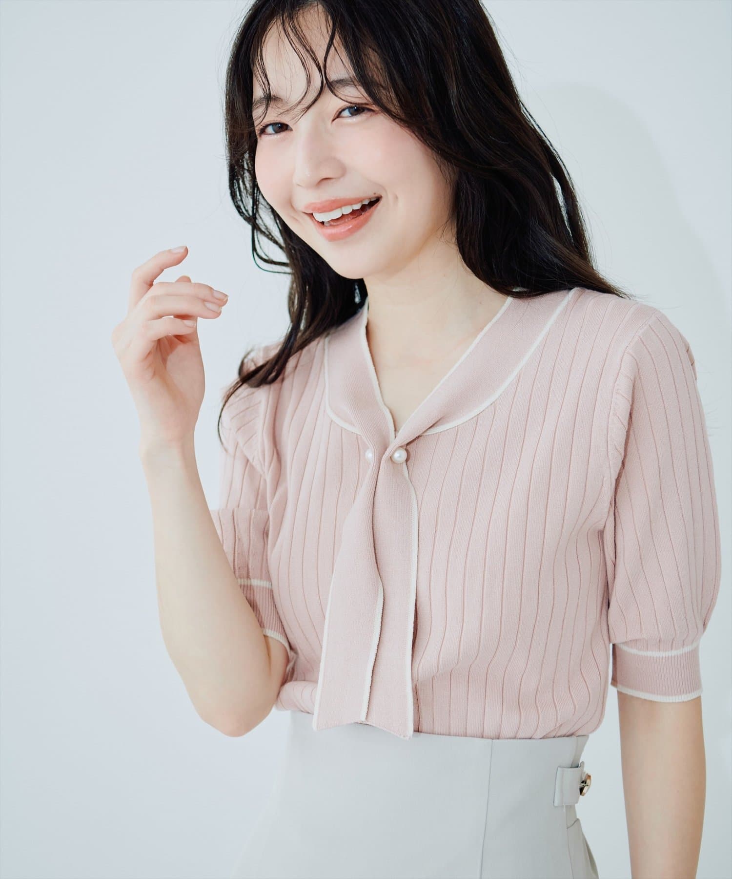 natural couture(ナチュラルクチュール) パール付きボータイバイカラーニット