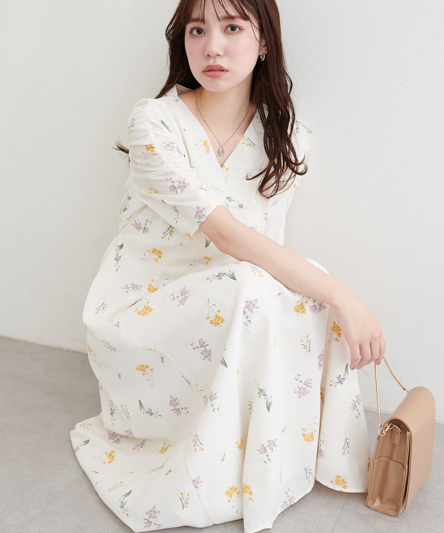 natural couture(ナチュラルクチュール) Vネックギャザーワンピース