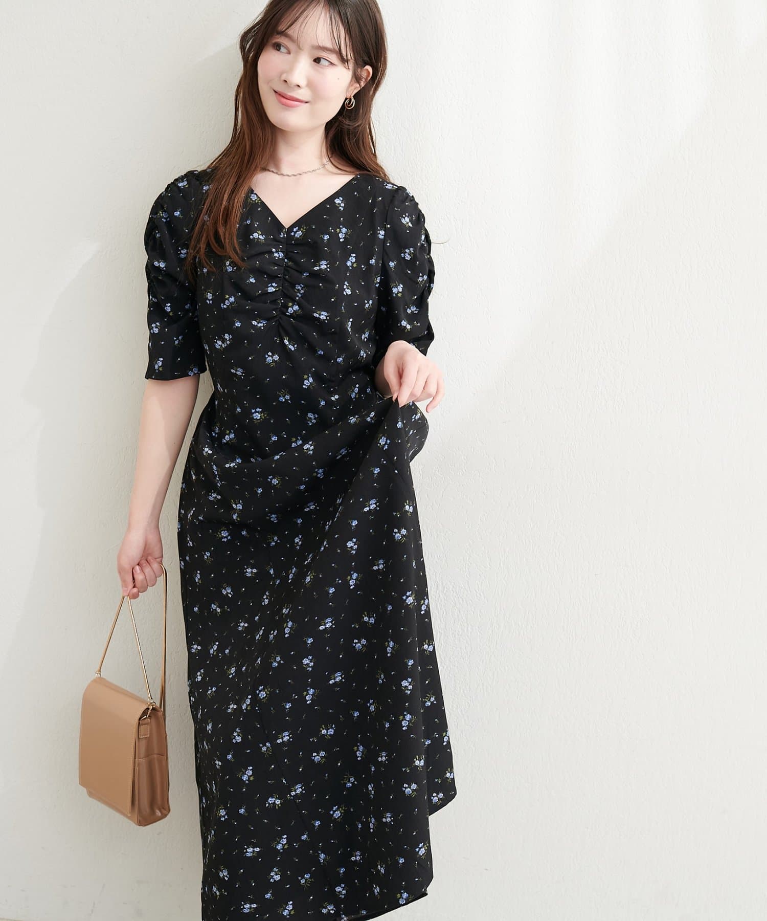 natural couture(ナチュラルクチュール) Vネックギャザーワンピース