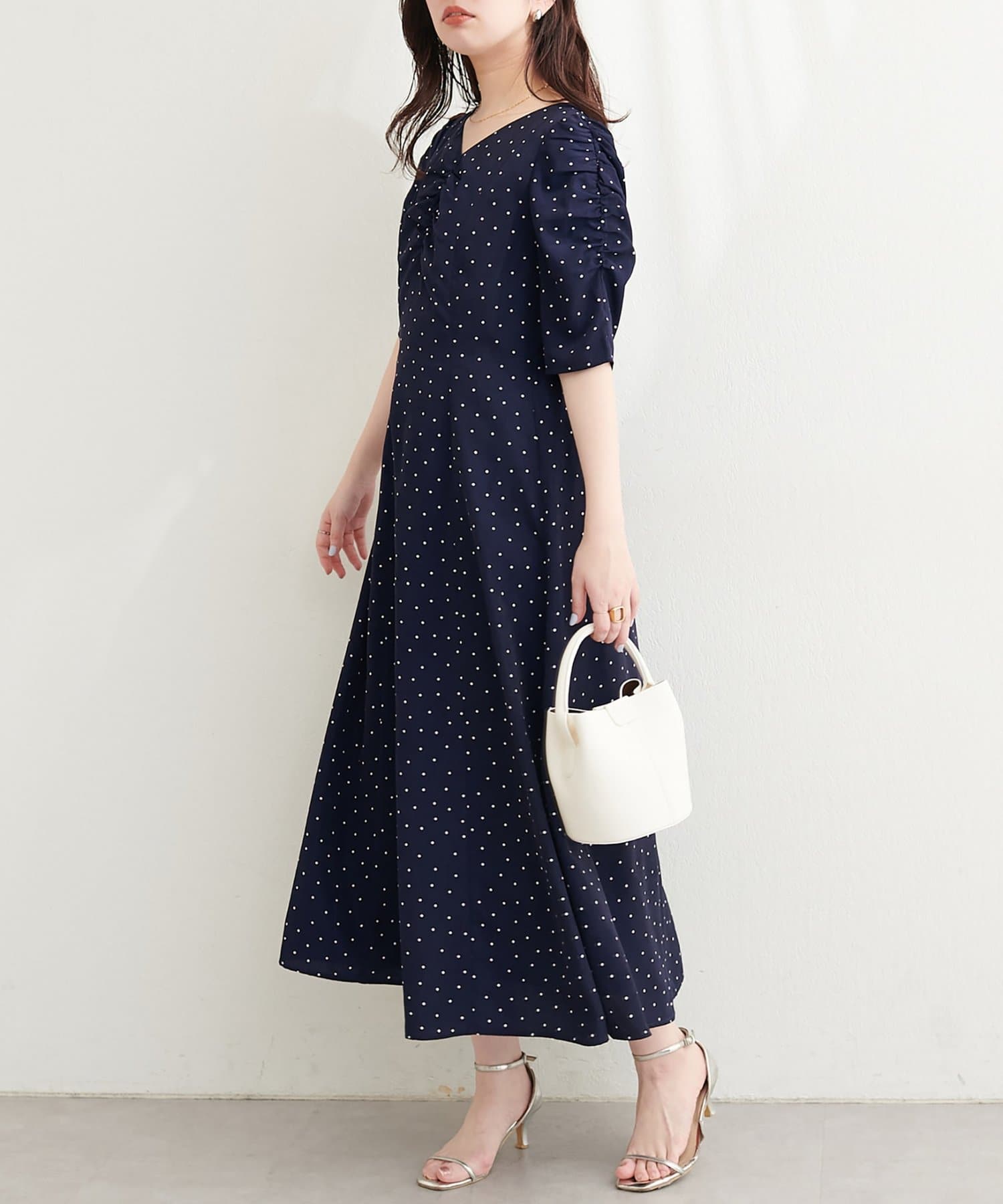 natural couture(ナチュラルクチュール) Vネックギャザーワンピース