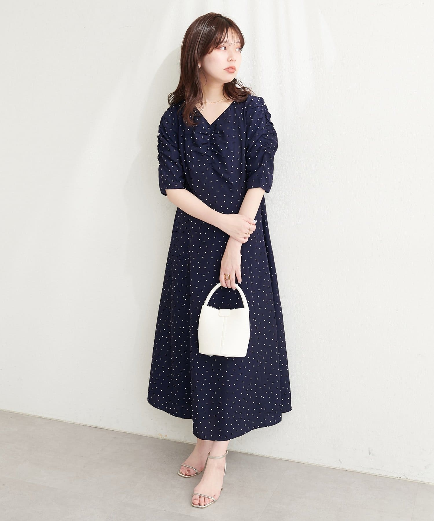 natural couture(ナチュラルクチュール) Vネックギャザーワンピース