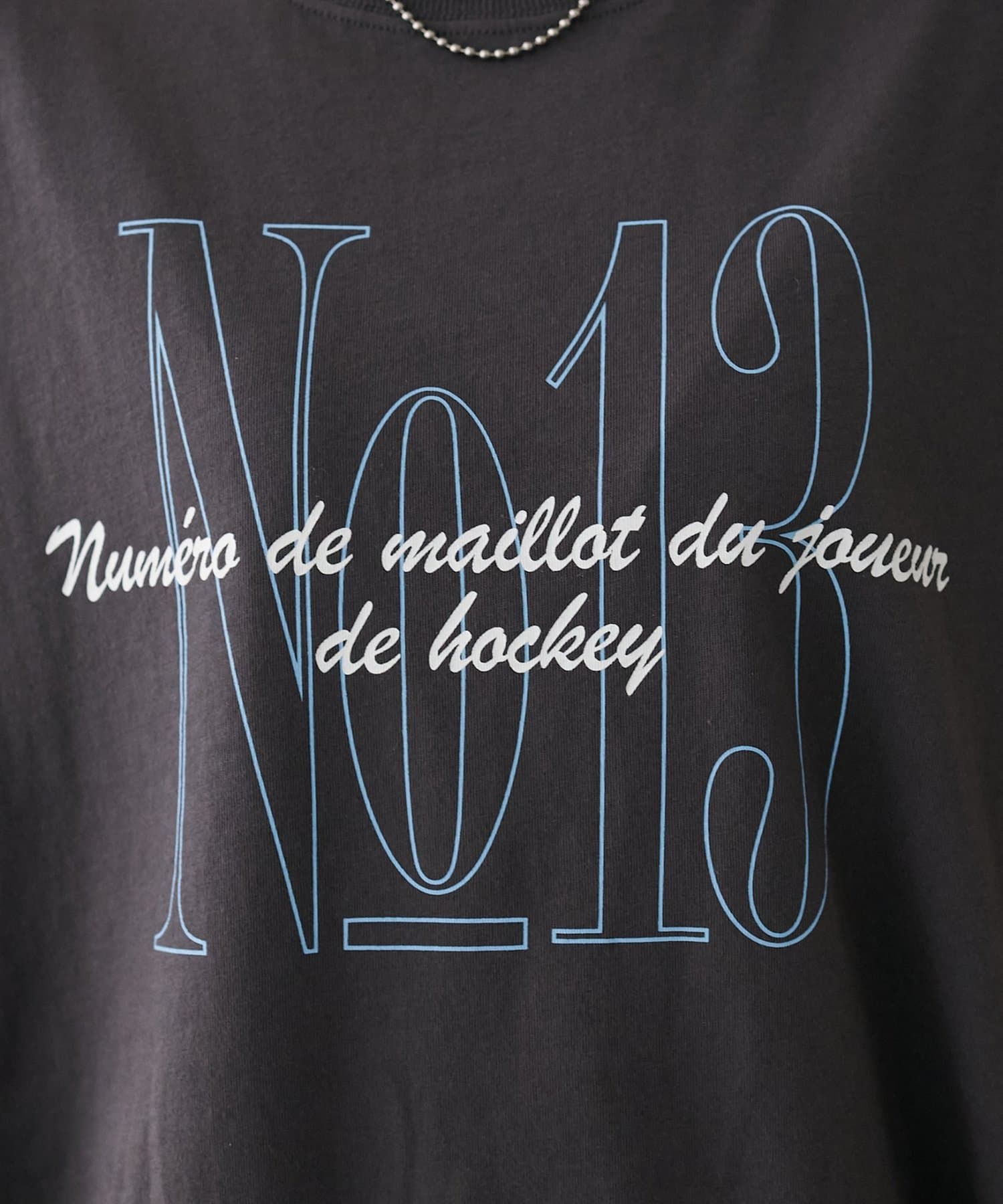 DISCOAT(ディスコート) 【Enlude/ご好評の為新色追加！】アソート縦長ナンバーロゴTシャツ《ユニセックス》