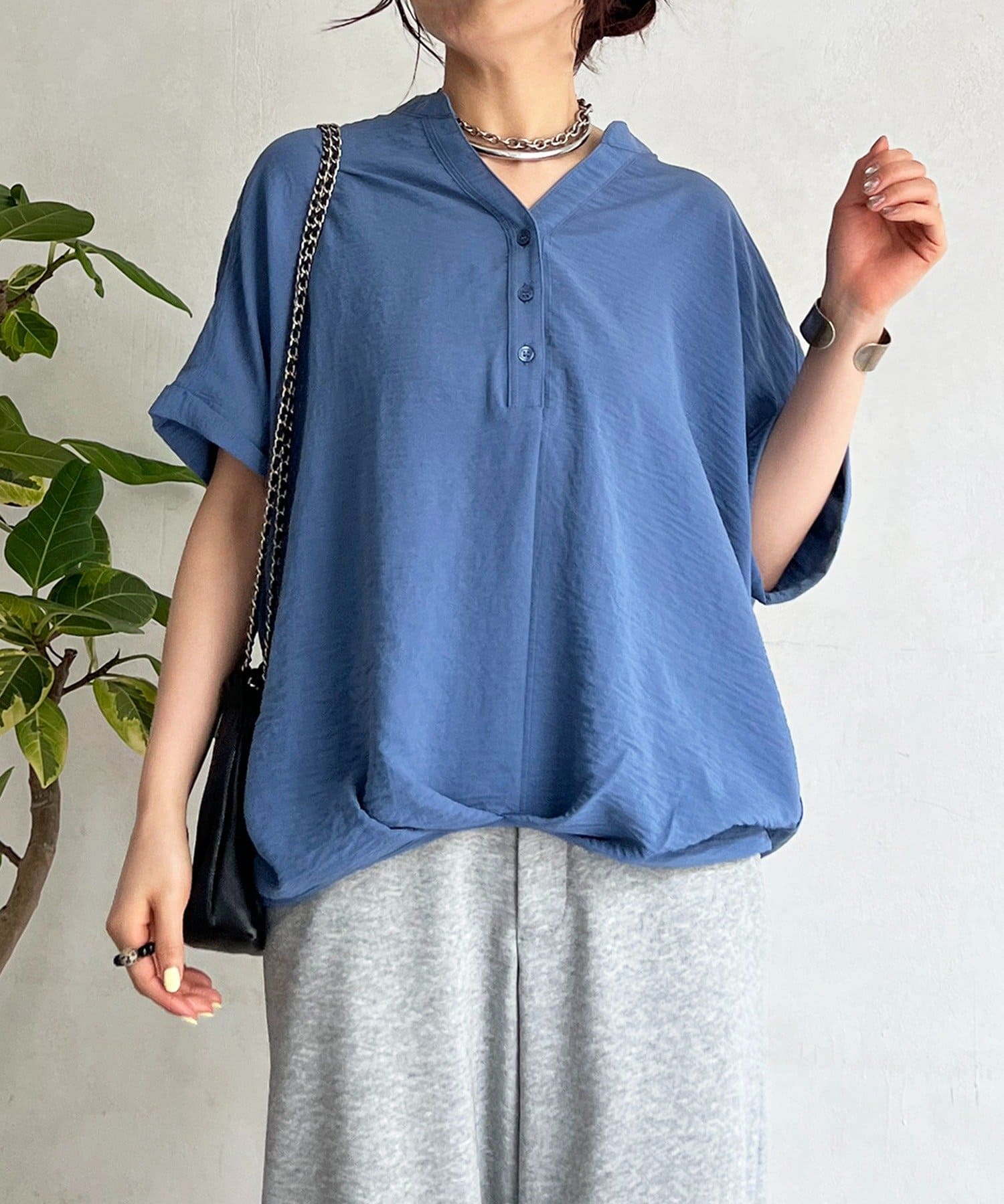 un dix cors(アンディコール) ヘンリーネック裾タックブラウス