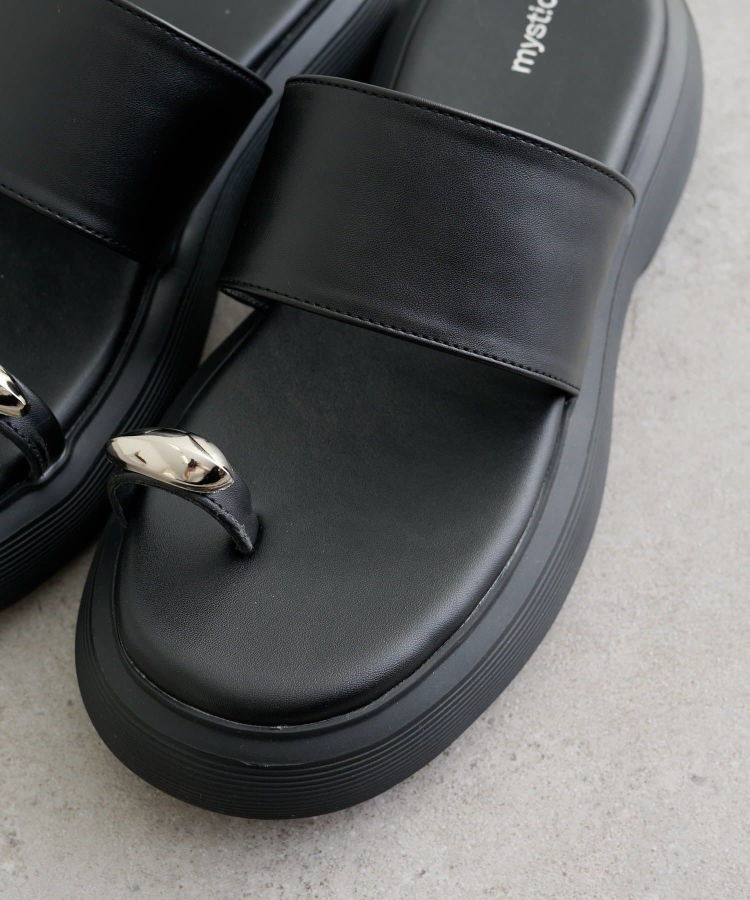 mystic(ミスティック) ボリュームソールモチーフサンダル