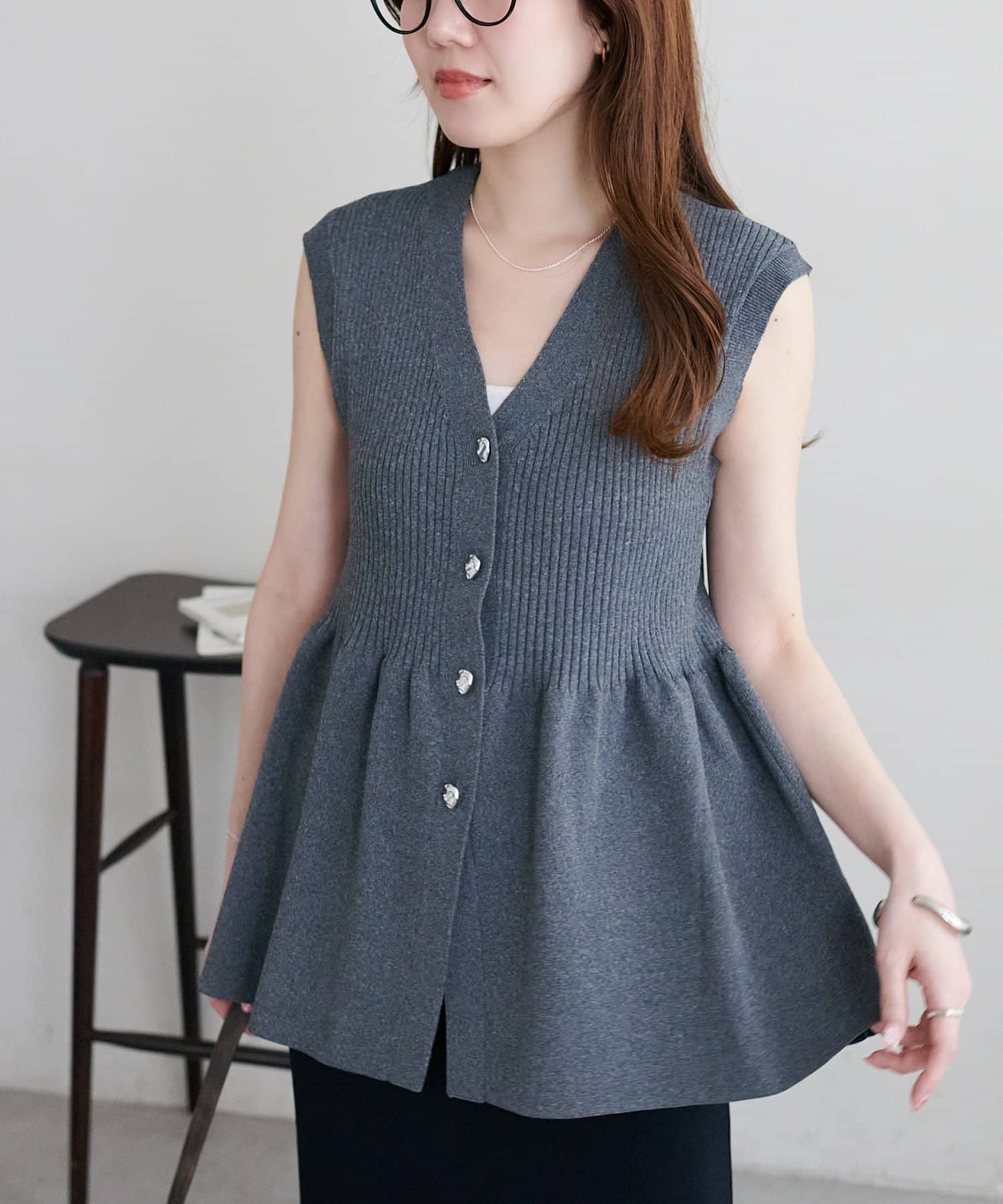 DISCOAT(ディスコート) リブメタル釦ペプラムノースリ