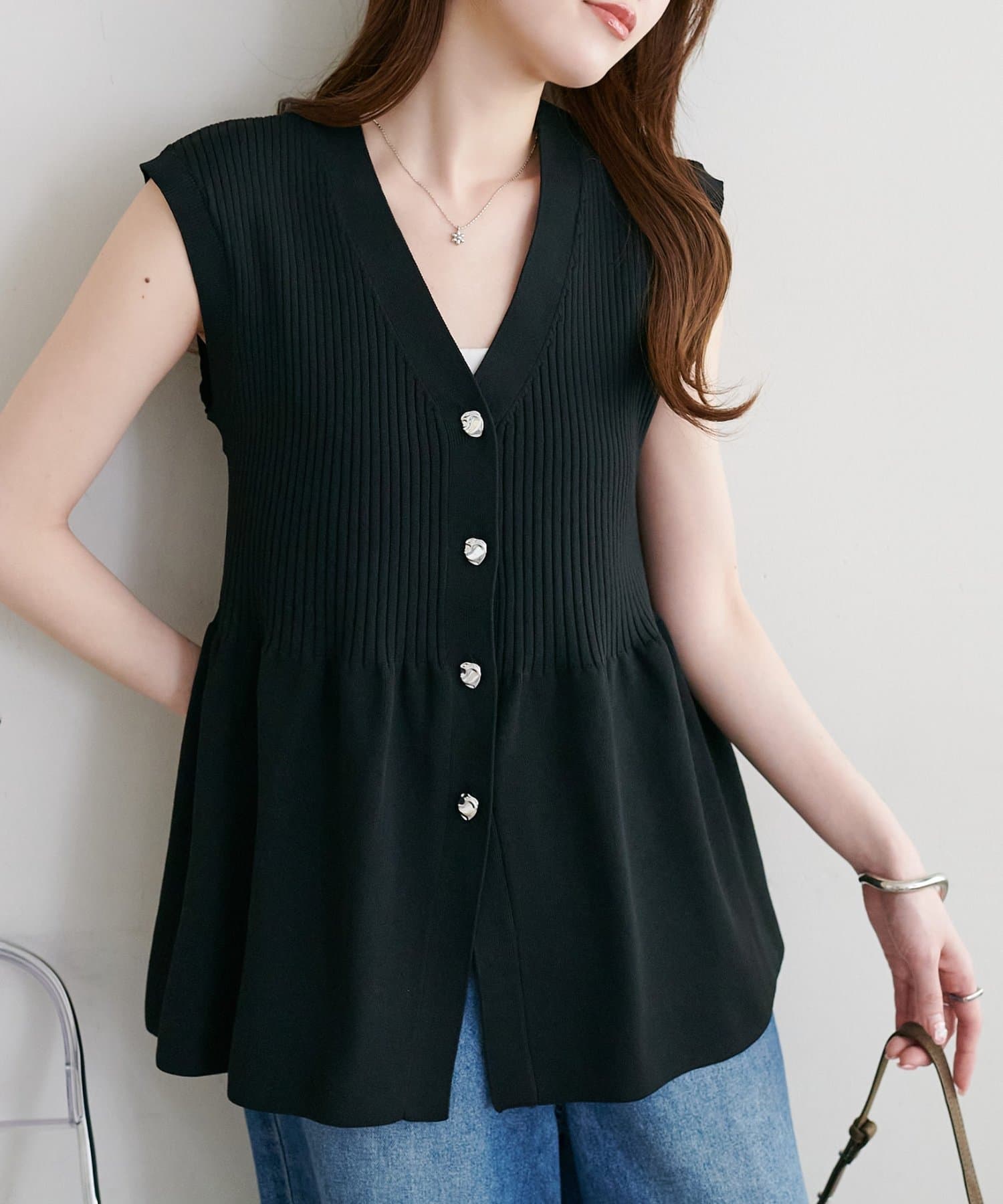 DISCOAT(ディスコート) リブメタル釦ペプラムノースリ