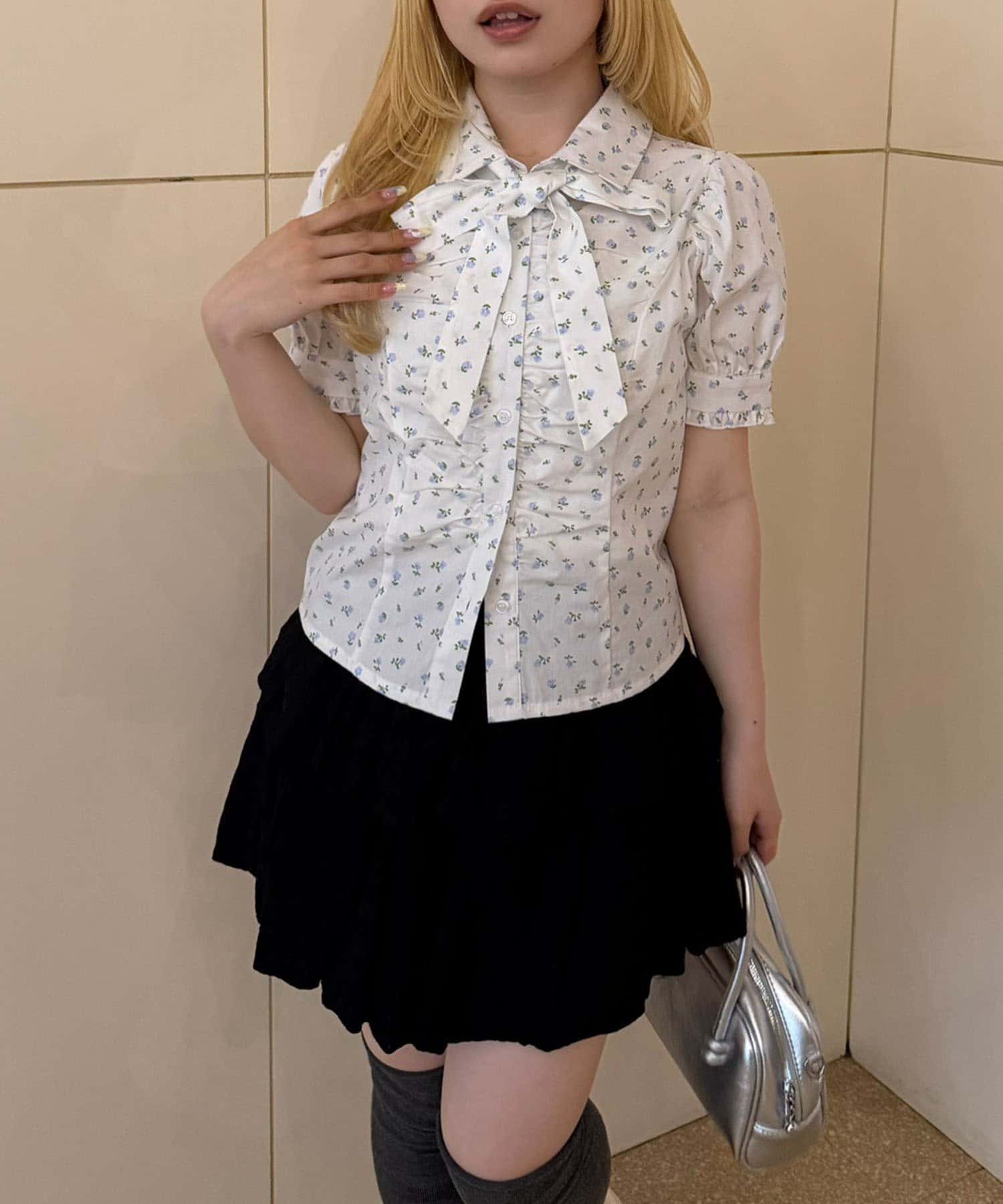 NICE CLAUP / OLIVE des OLIVE OUTLET(ナイスクラップ  / オリーブ デ オリーブ アウトレット) 【continuer】胸ギャザーリボンタイブラウス