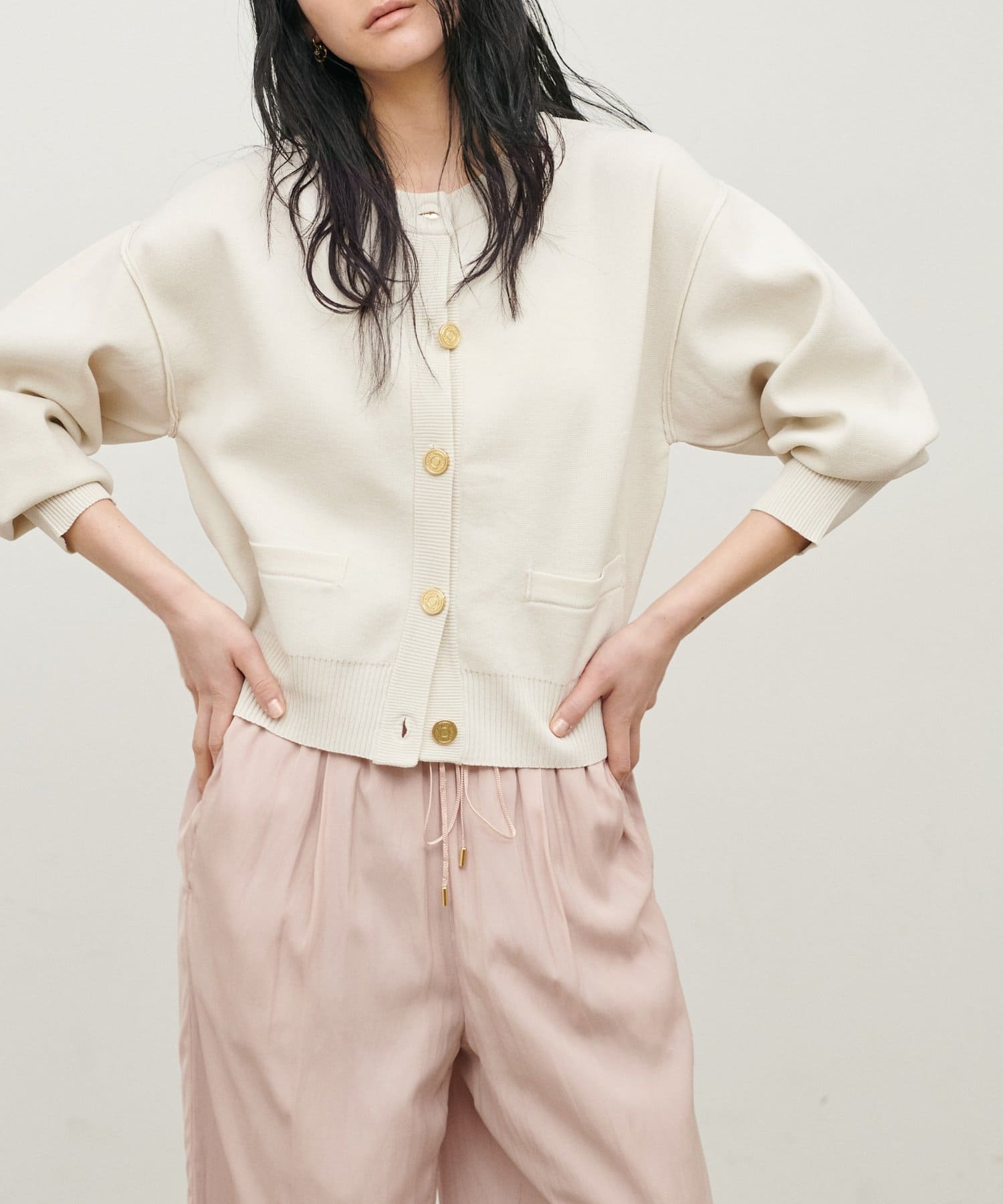 LARUTA(ラルータ) ロゴ入り金釦ポリクルーカーディガン