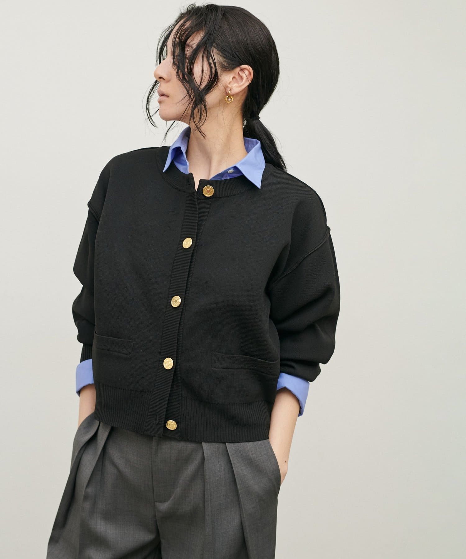 LARUTA(ラルータ) ロゴ入り金釦ポリクルーカーディガン