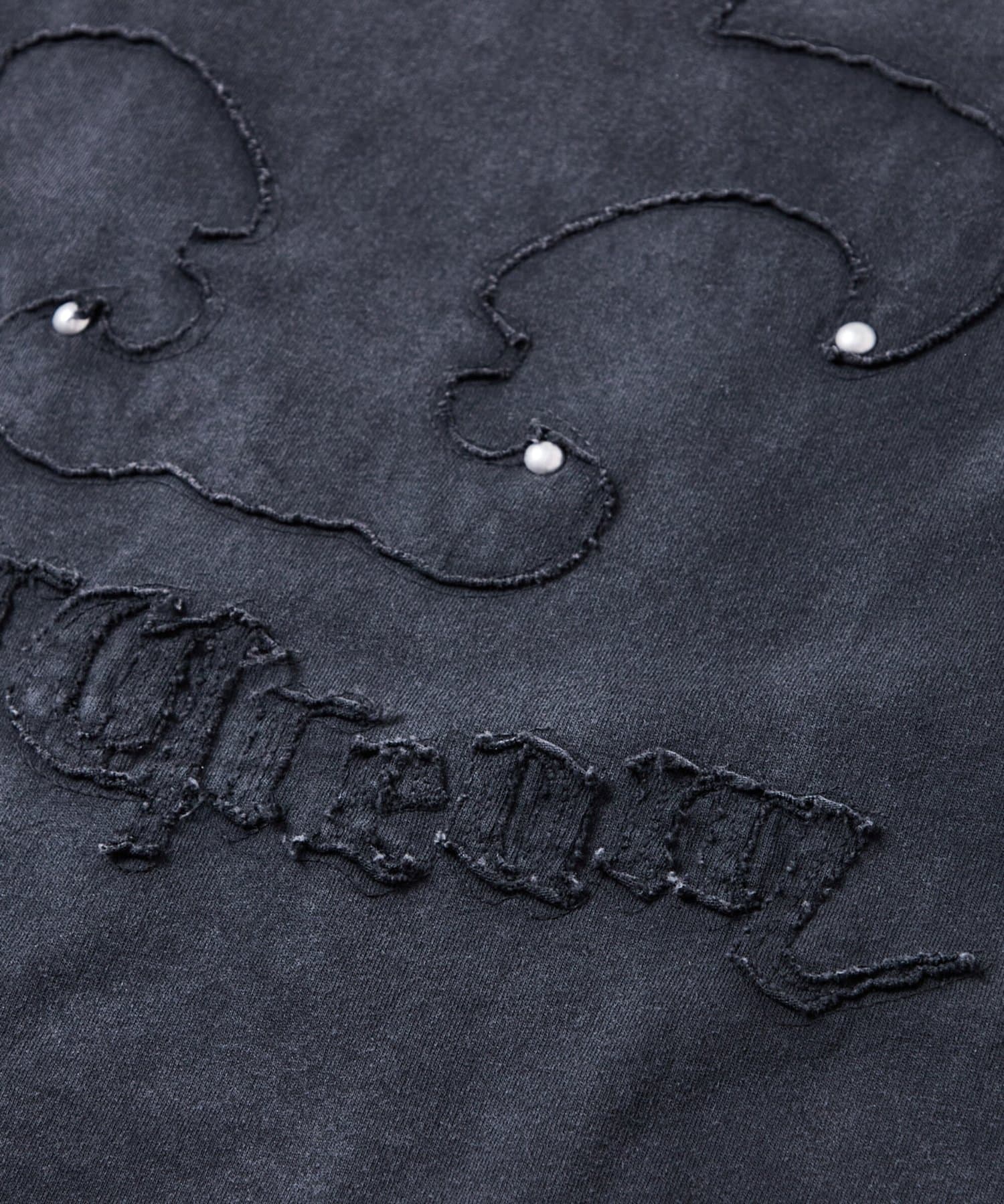 WHO’S WHO gallery(フーズフーギャラリー) Sourcreamユリ紋章貼り付けTEE