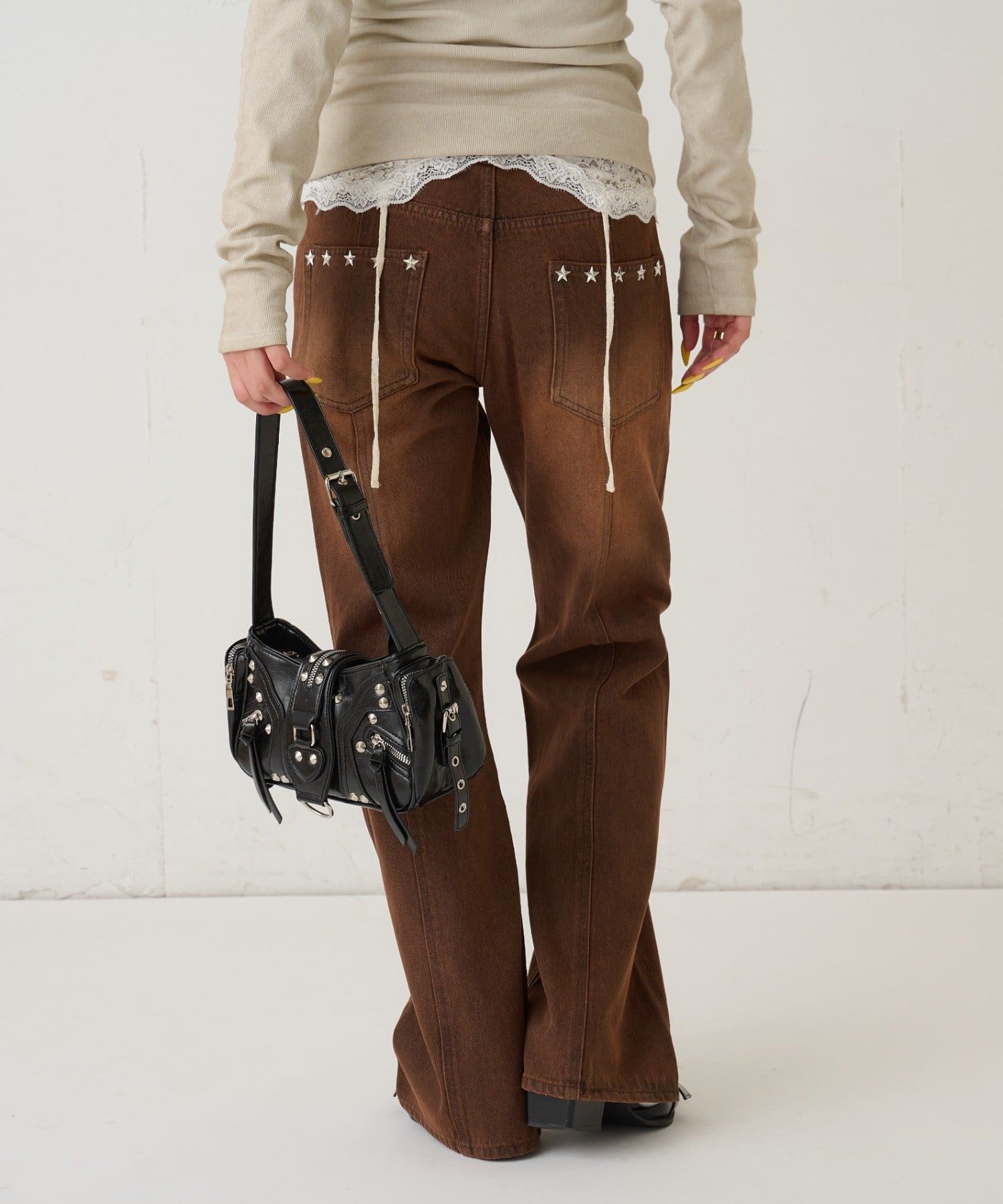 WHO’S WHO gallery(フーズフーギャラリー) スタースタッズフレアデニム