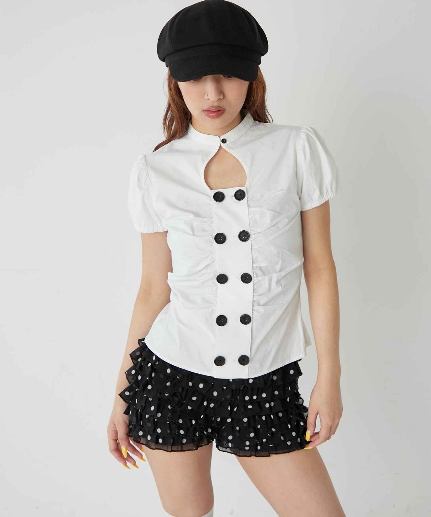 WHO’S WHO gallery(フーズフーギャラリー) Wボタンギャザーブラウス