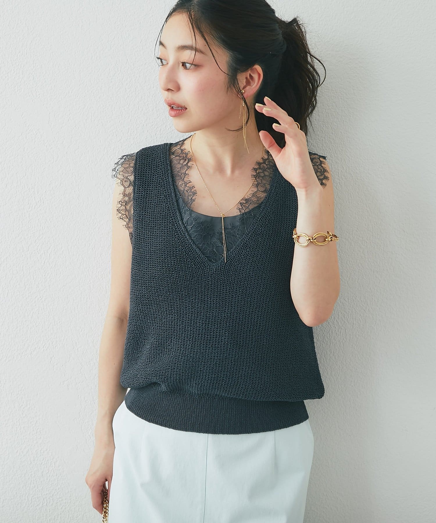 La boutique BonBon(ラブティックボンボン) ペーパーヤーンレース付きベスト